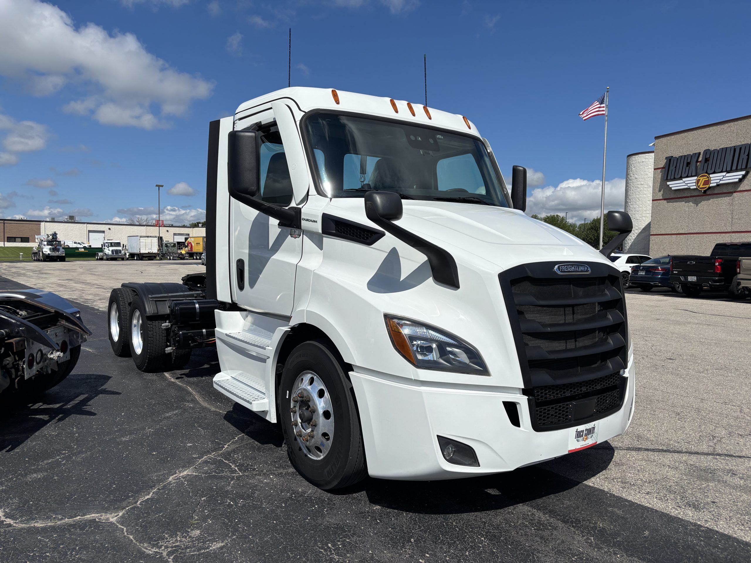2021 Freightliner PE116DC 2021 Freightliner PE116DC - image 3 of 6