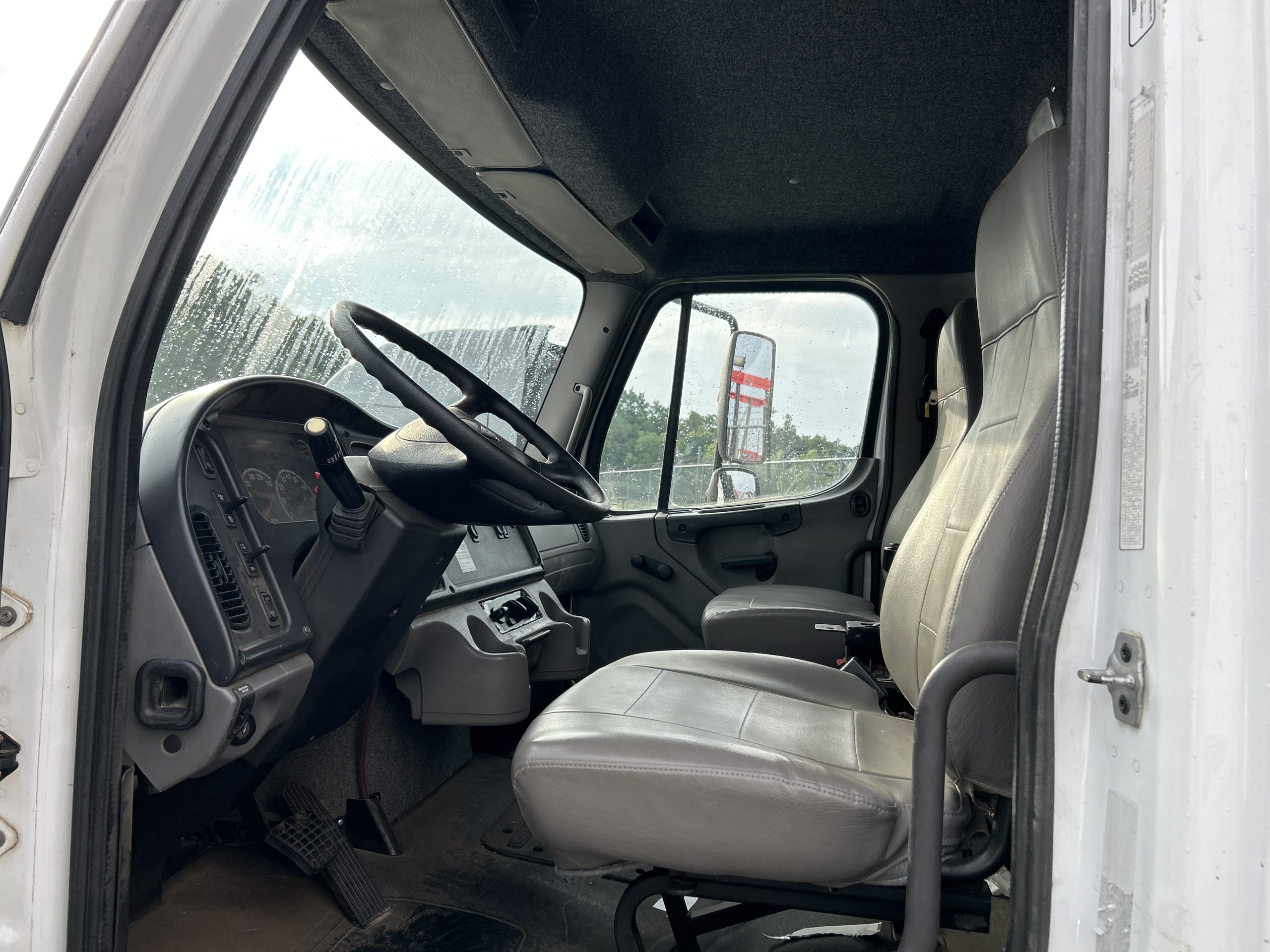 2016 Freightliner M2 106 2016 Freightliner M2 106 - image 4 of 4