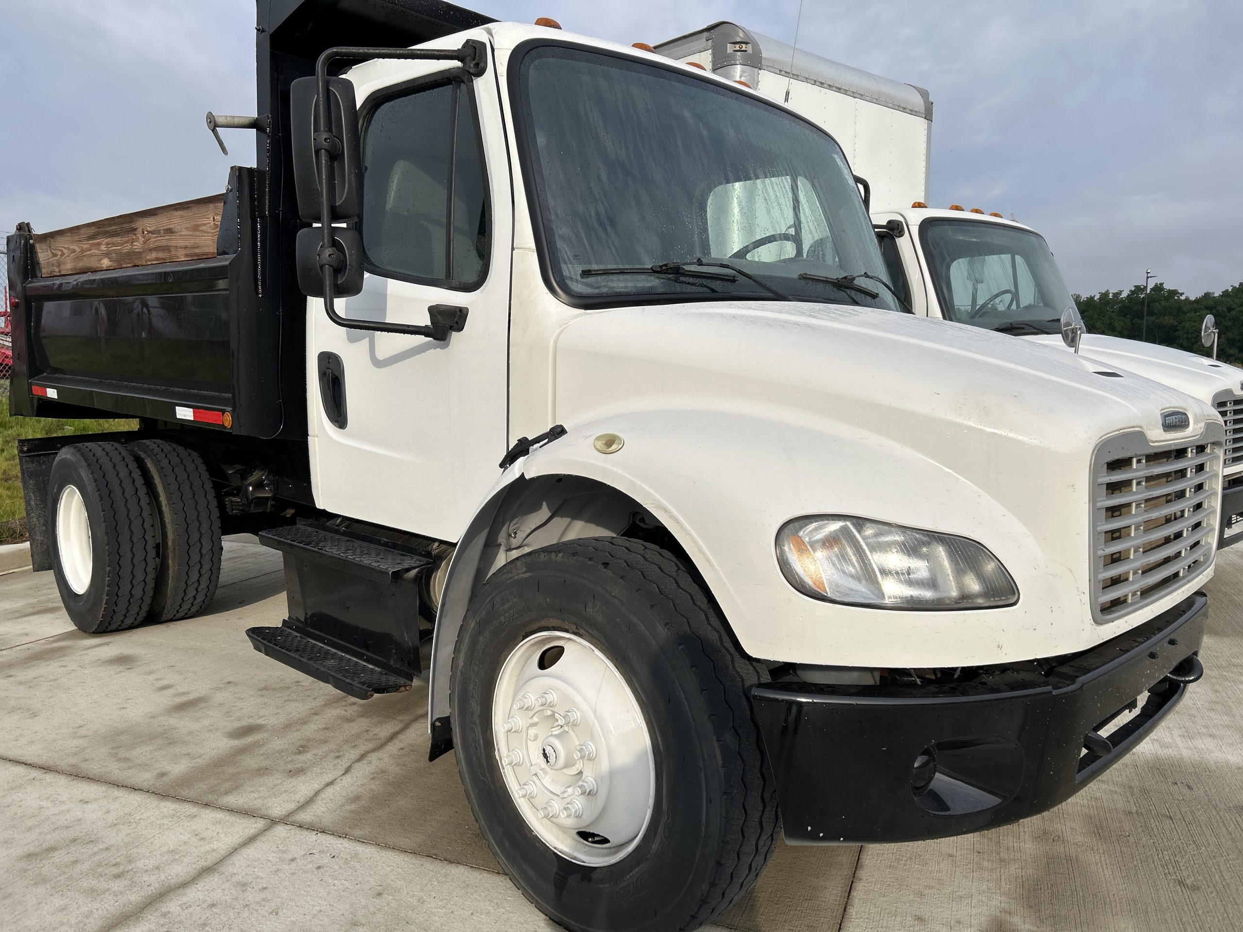 2016 Freightliner M2 106 2016 Freightliner M2 106 - image 2 of 4