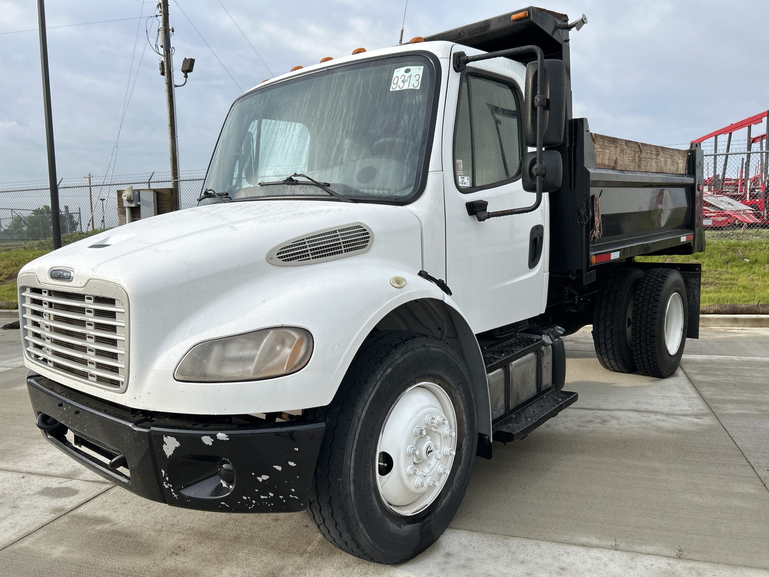 2016 Freightliner M2 106 2016 Freightliner M2 106 - image 1 of 4