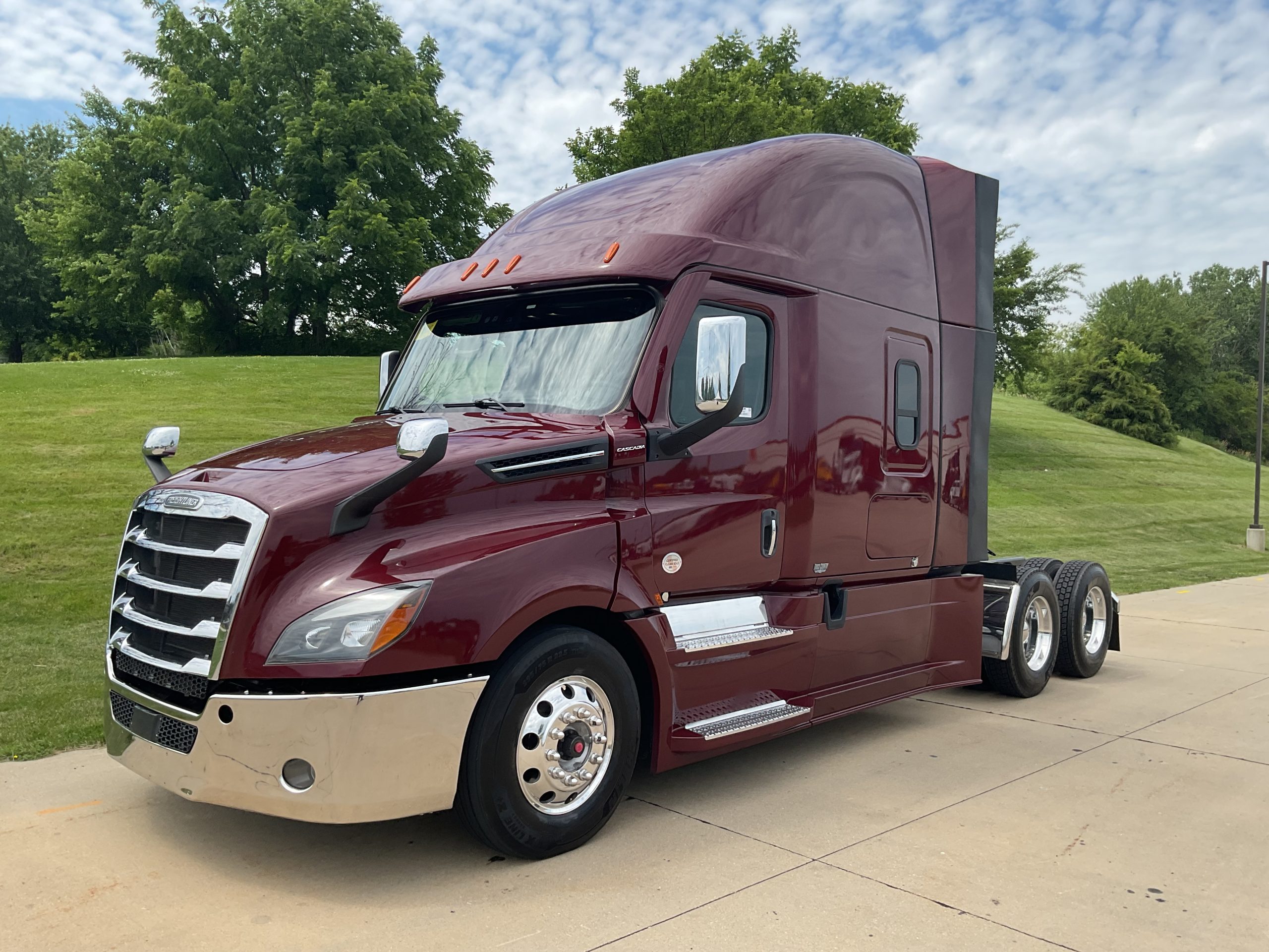 2023 Freightliner PT126SLP 2023 Freightliner PT126SLP - image 1 of 6