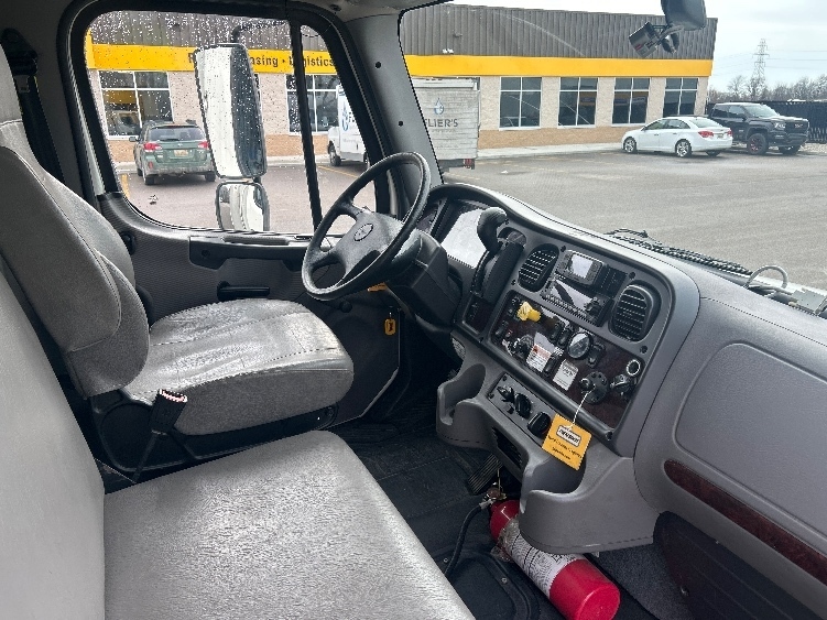 2022 Freightliner M2 106 2022 Freightliner M2 106 - image 5 of 6