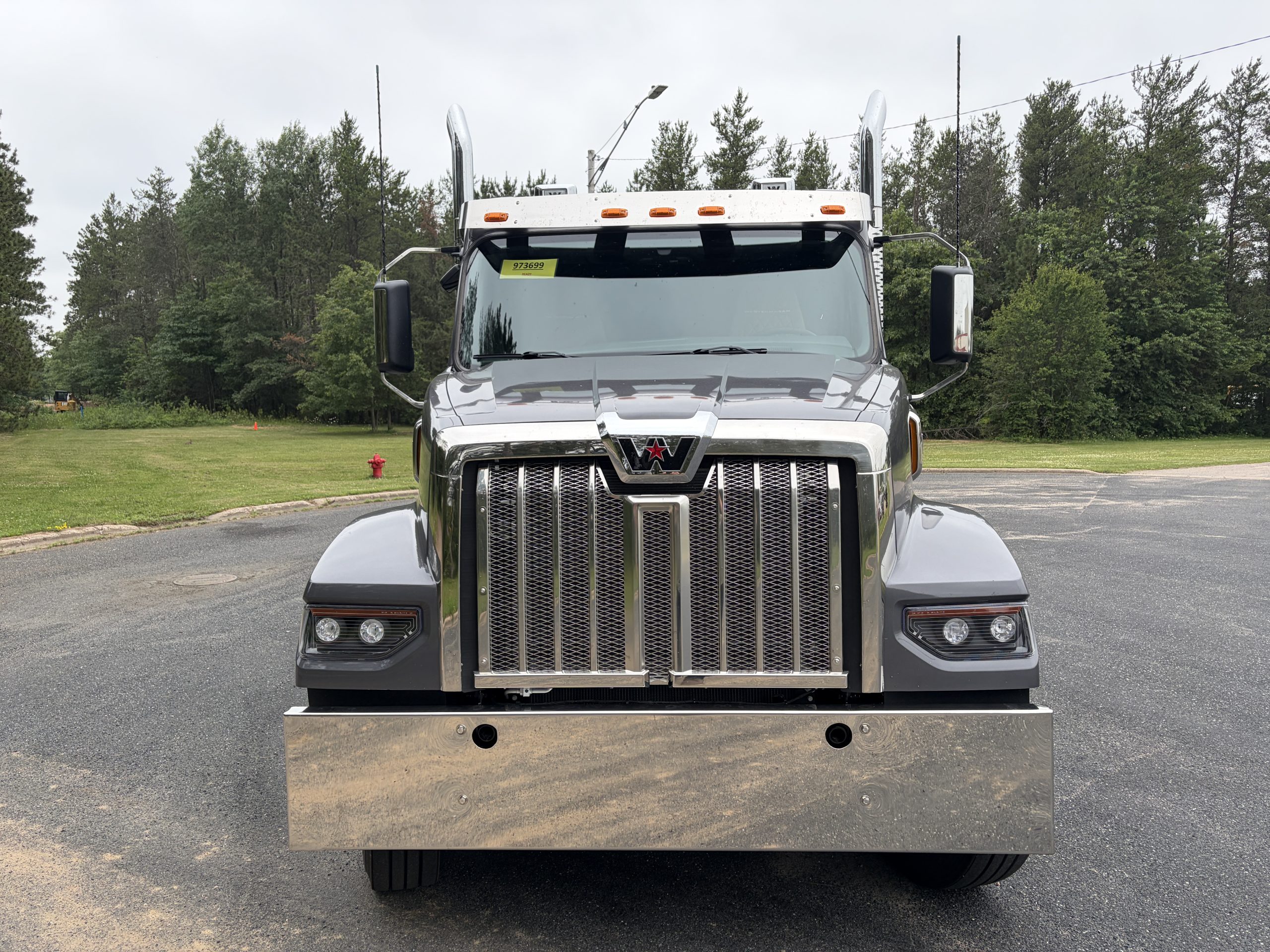 2027 Western Star 2027 Western Star - image 2 of 6