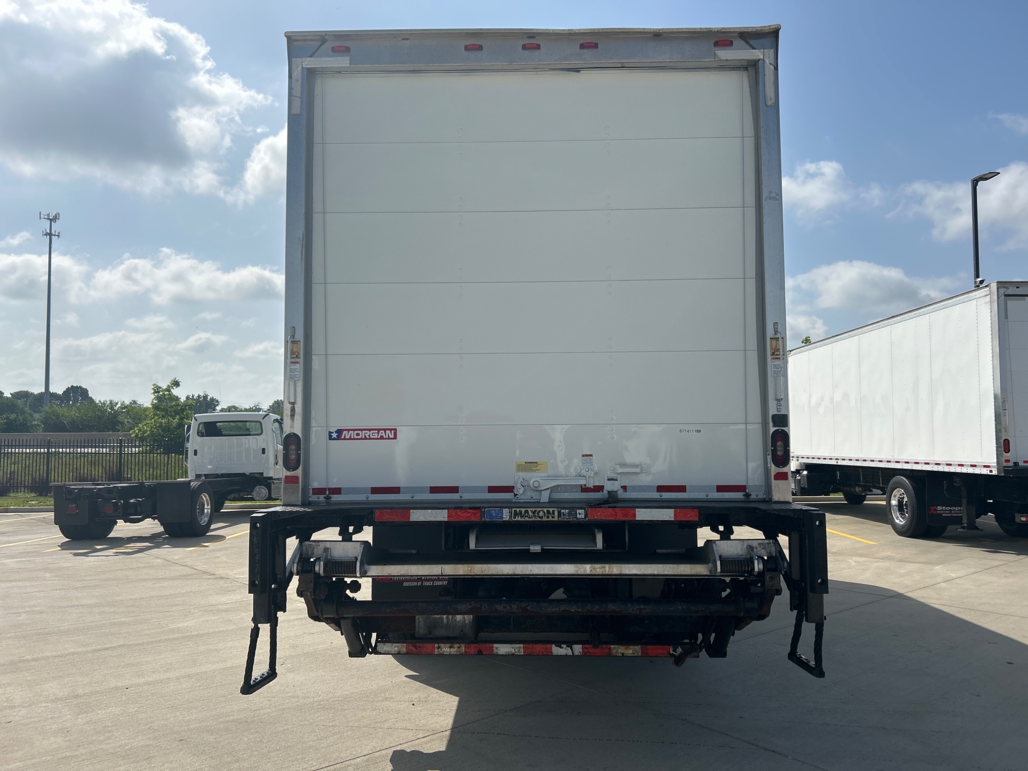2017 Freightliner M2 106 2017 Freightliner M2 106 - image 4 of 5