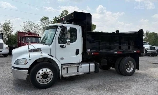 2018 Freightliner M2 106 2018 Freightliner M2 106 - image 1 of 1