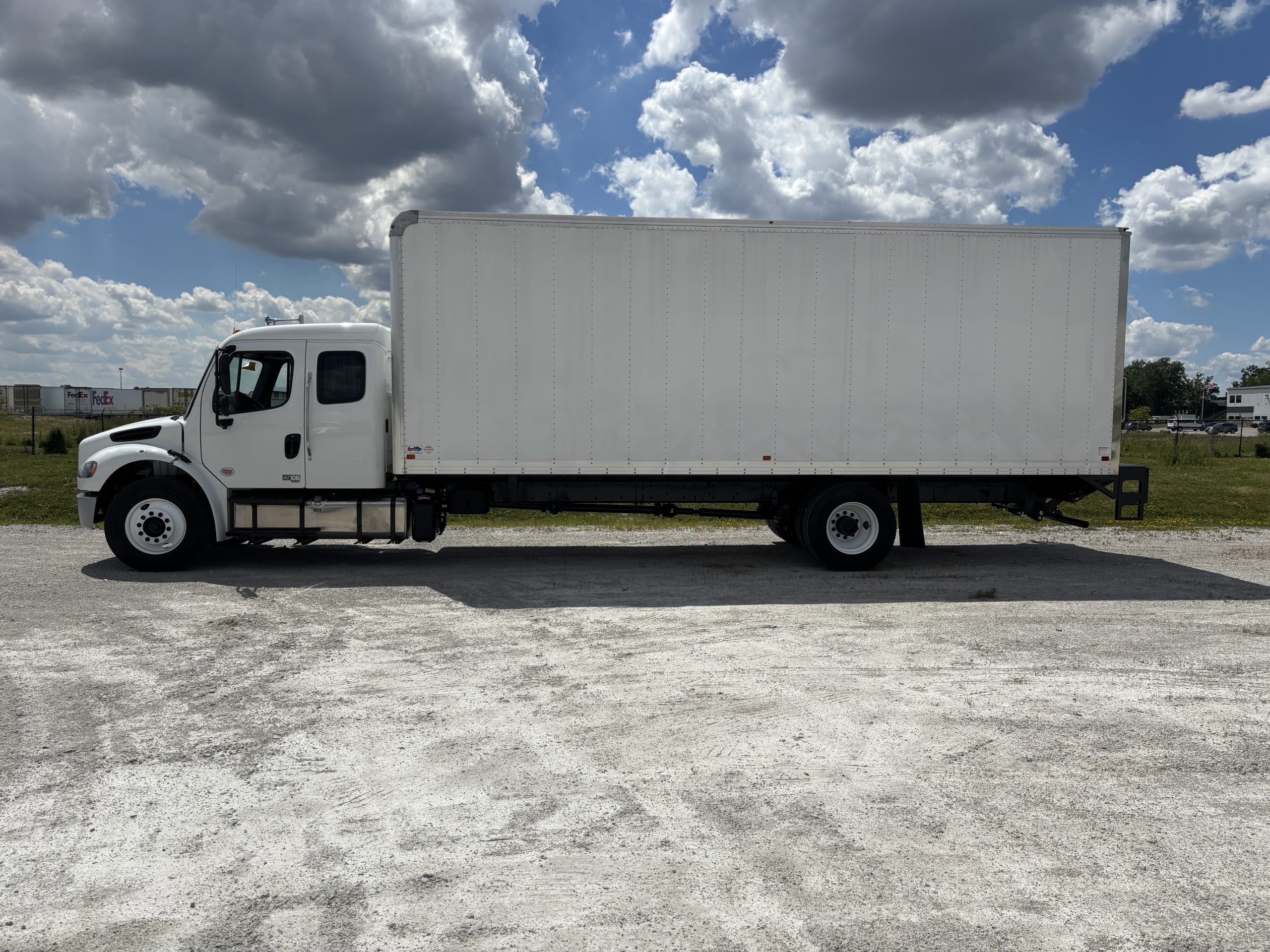 2027 Freightliner M2 106+ - image 2 of 6
