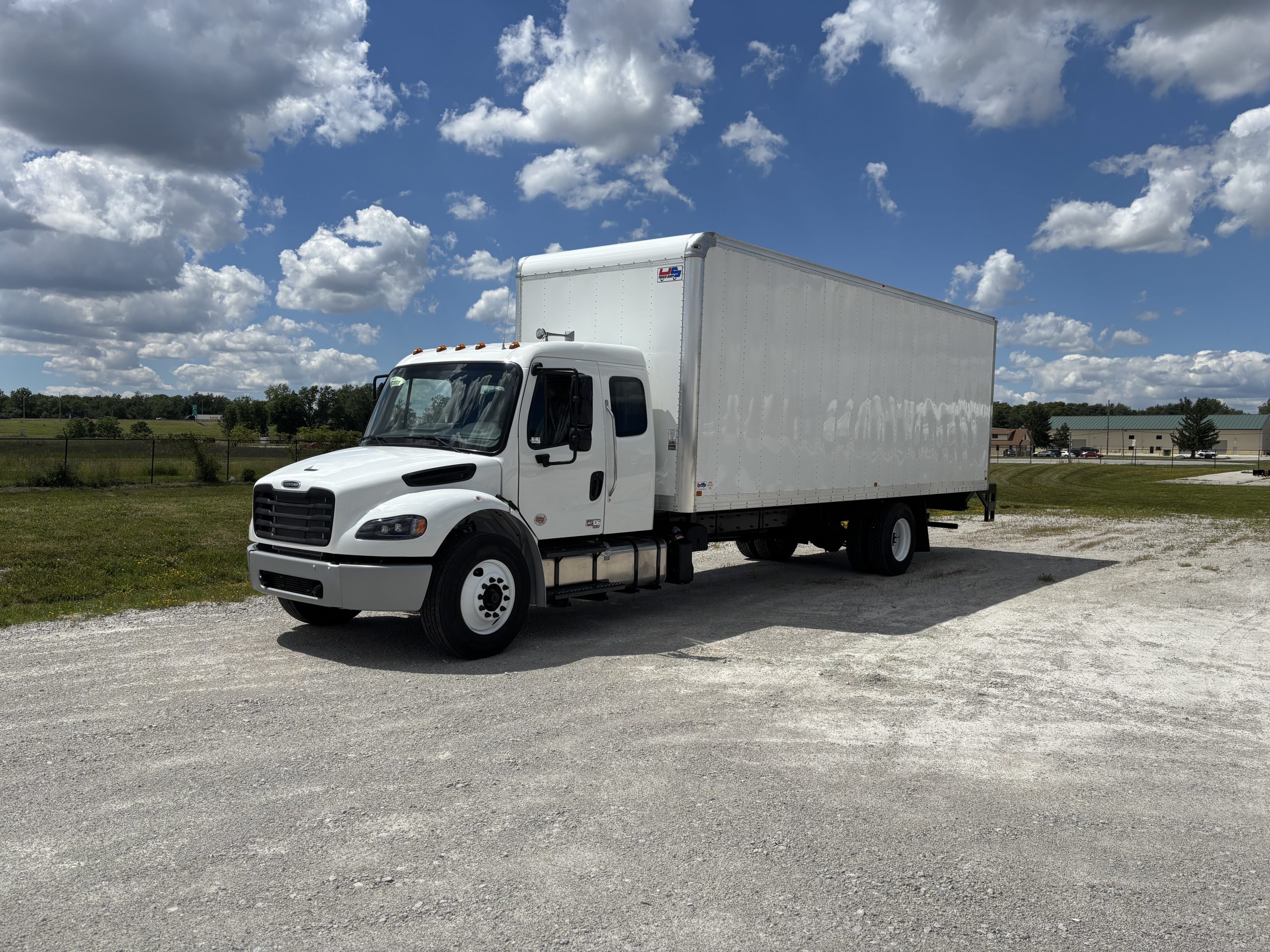 2027 Freightliner M2 106+ - image 5 of 6