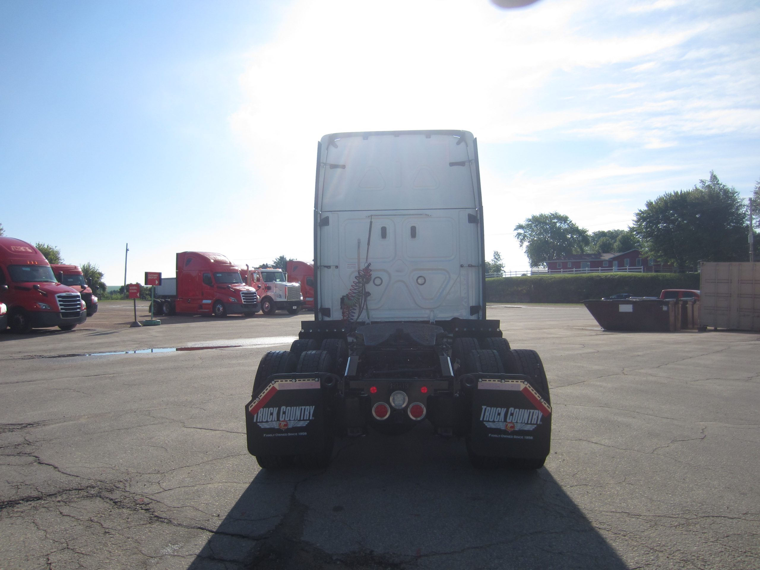 2023 Freightliner PT126SLP 2023 Freightliner PT126SLP - image 4 of 6