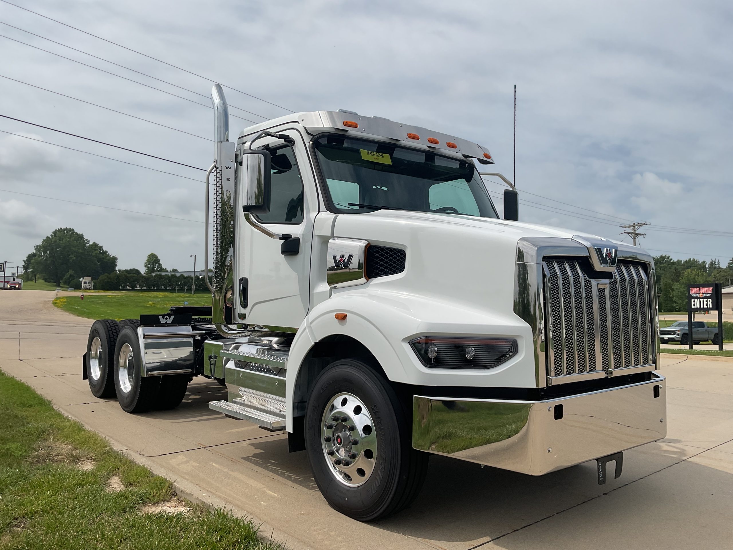 2027 Western Star - image 3 of 6
