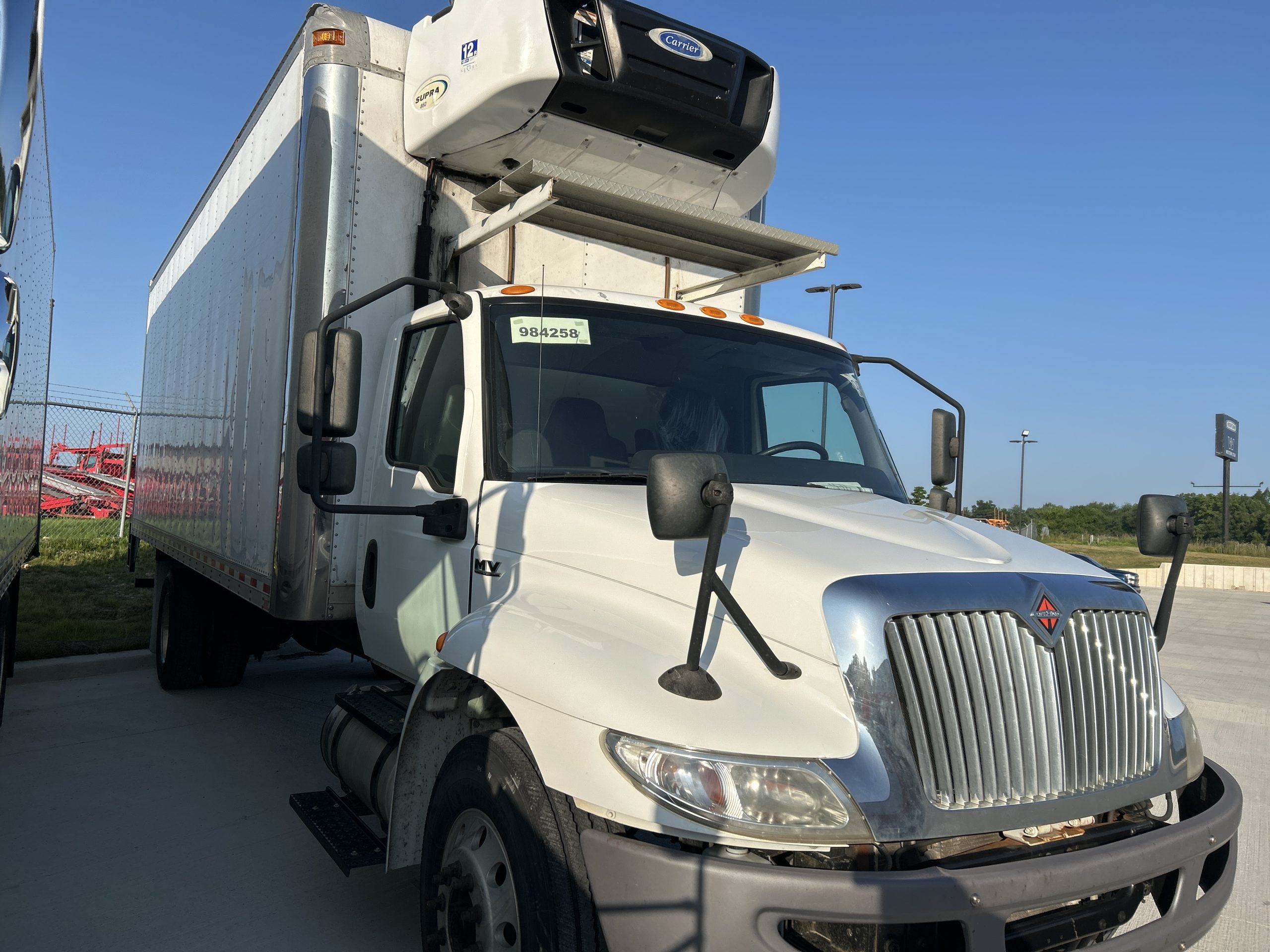2019 International 4300 2019 International 4300 - image 2 of 4