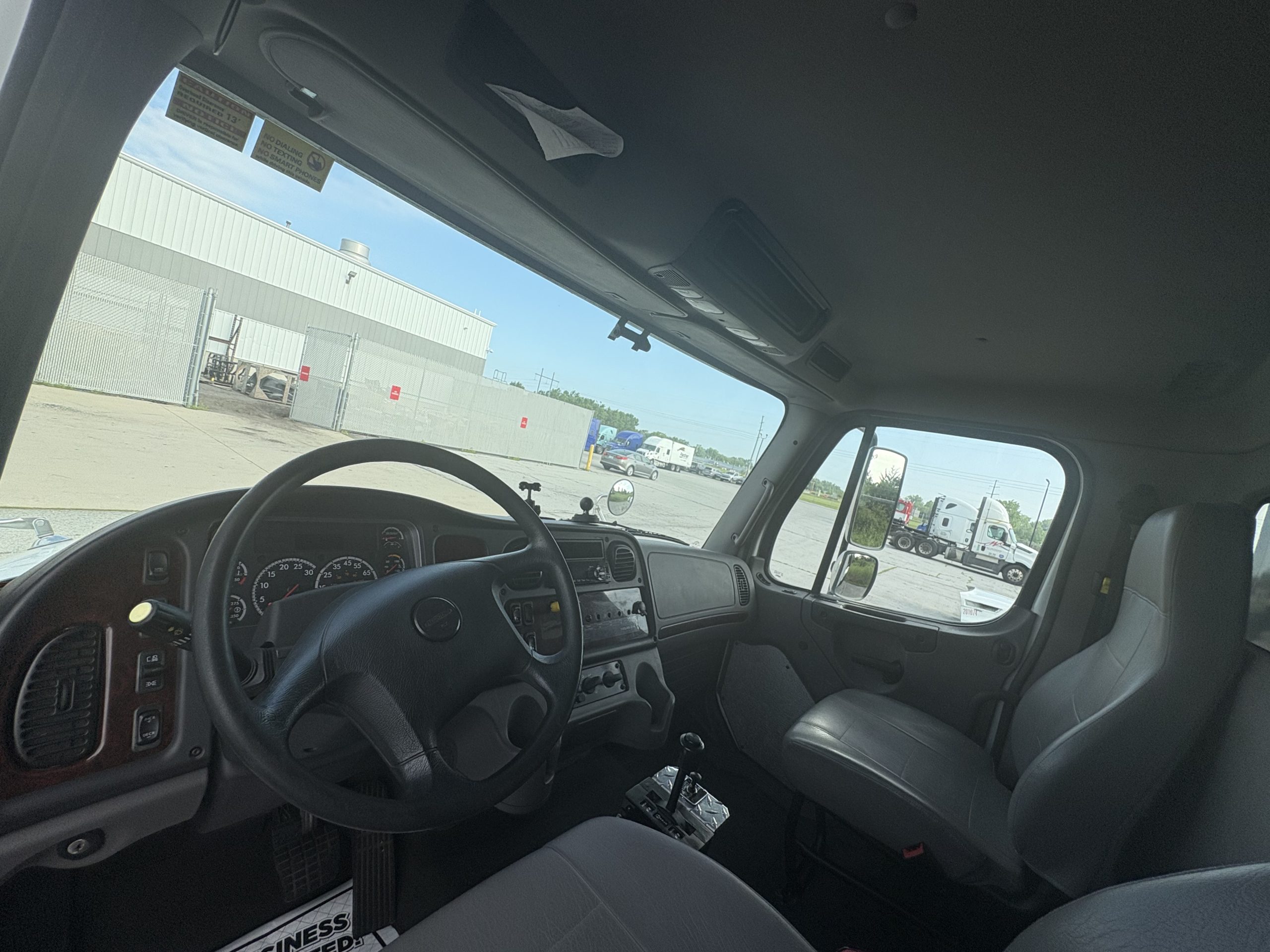 2018 Freightliner M2 106 2018 Freightliner M2 106 - image 2 of 6