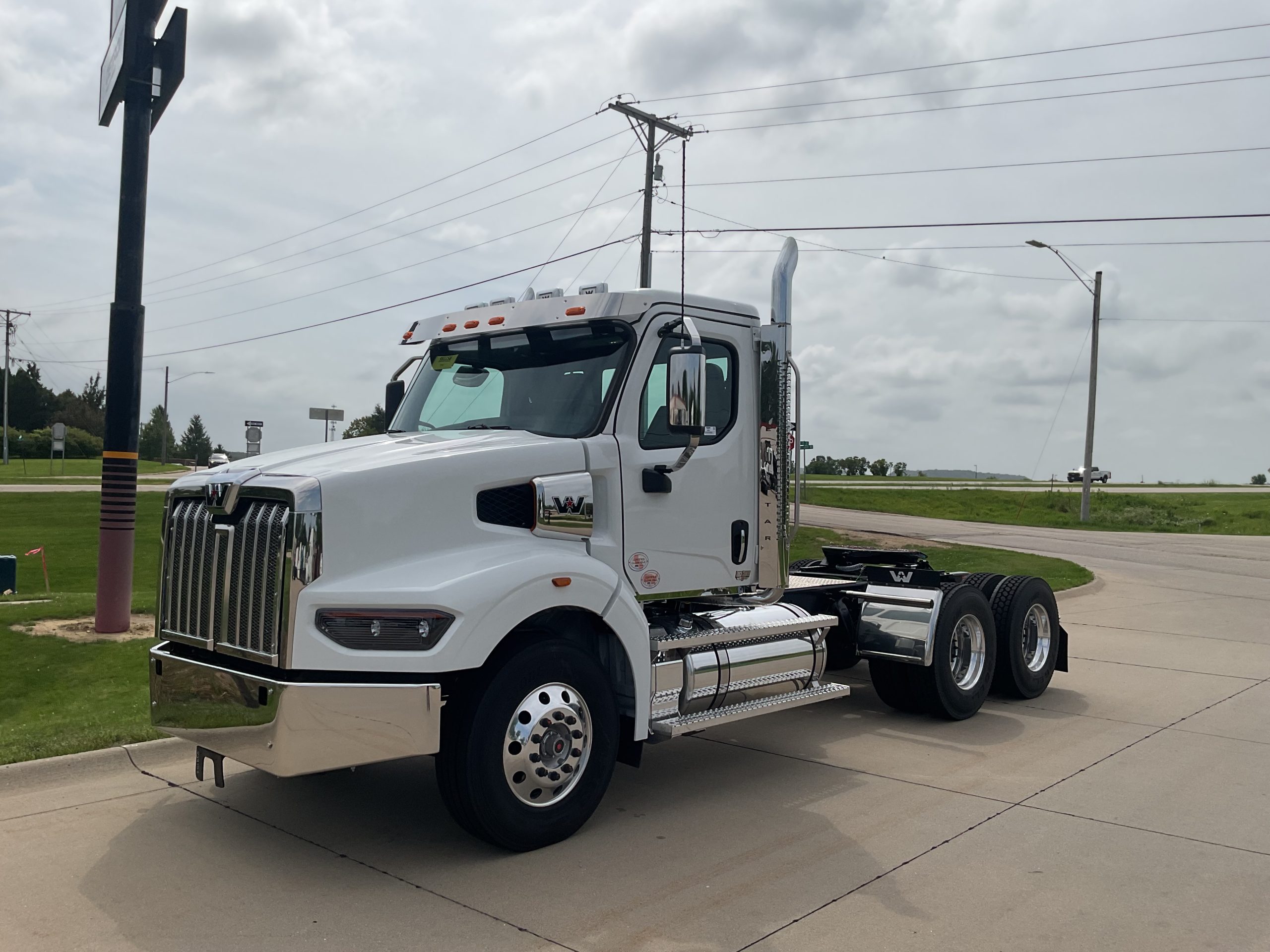 2027 Western Star - image 1 of 6