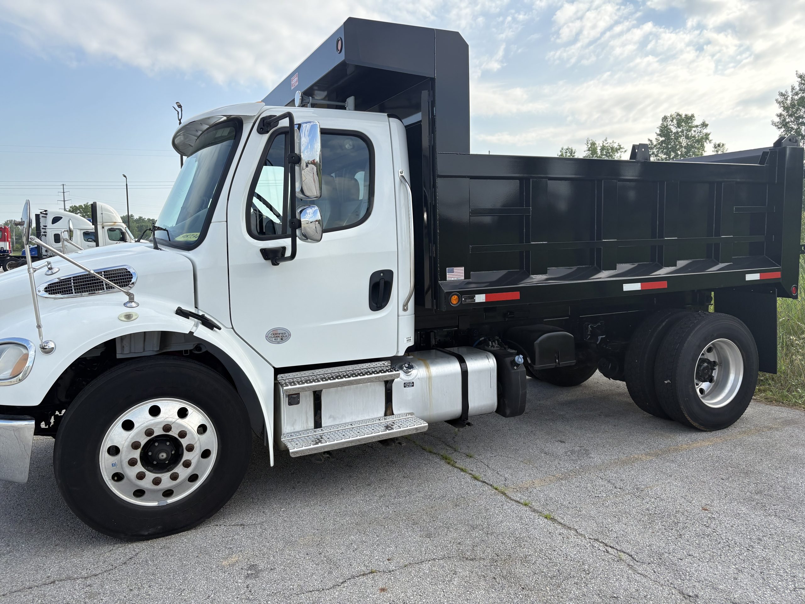 2018 Freightliner M2 106 2018 Freightliner M2 106 - image 3 of 6