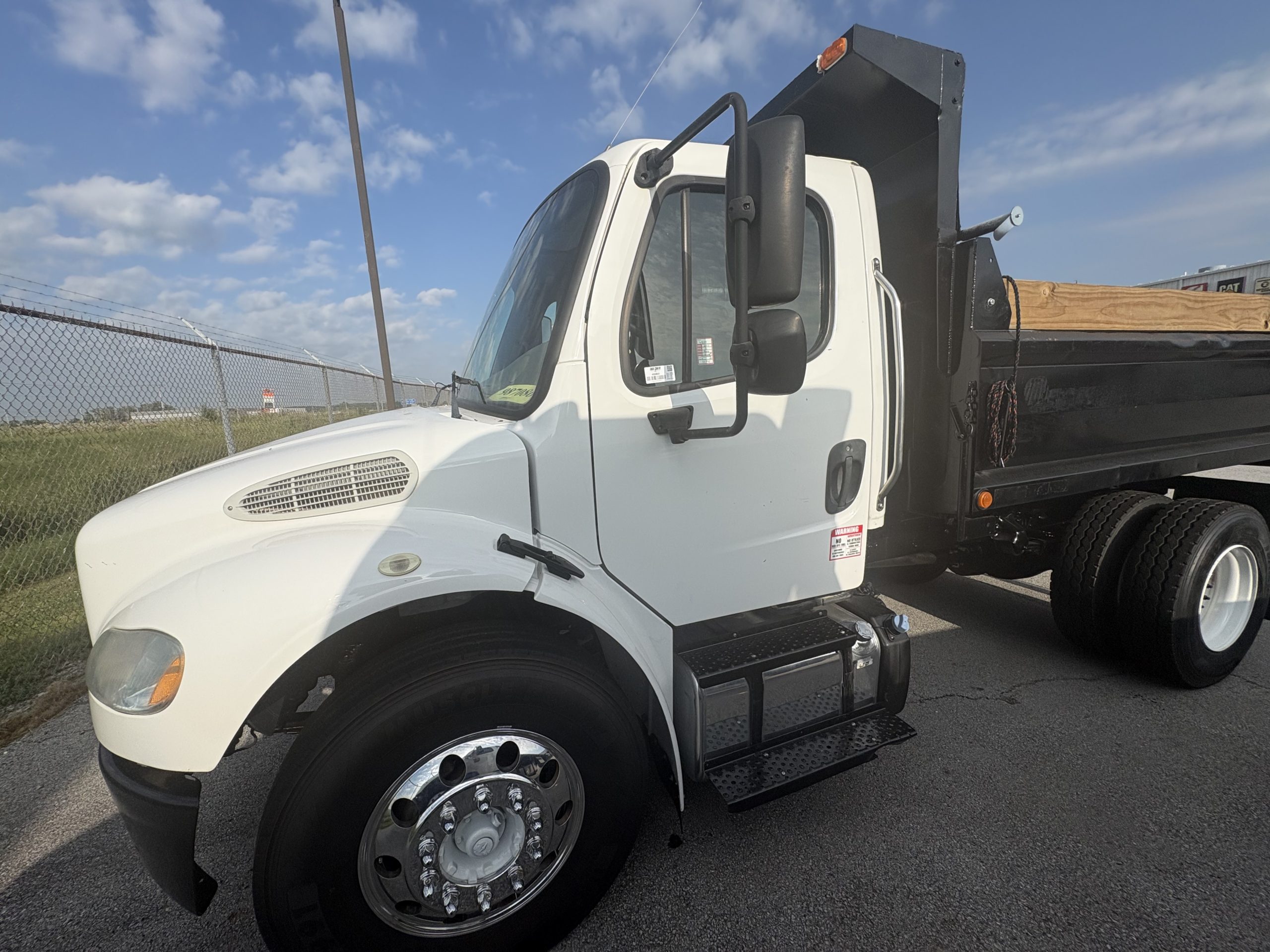 2017 Freightliner M2 106 - image 1 of 4
