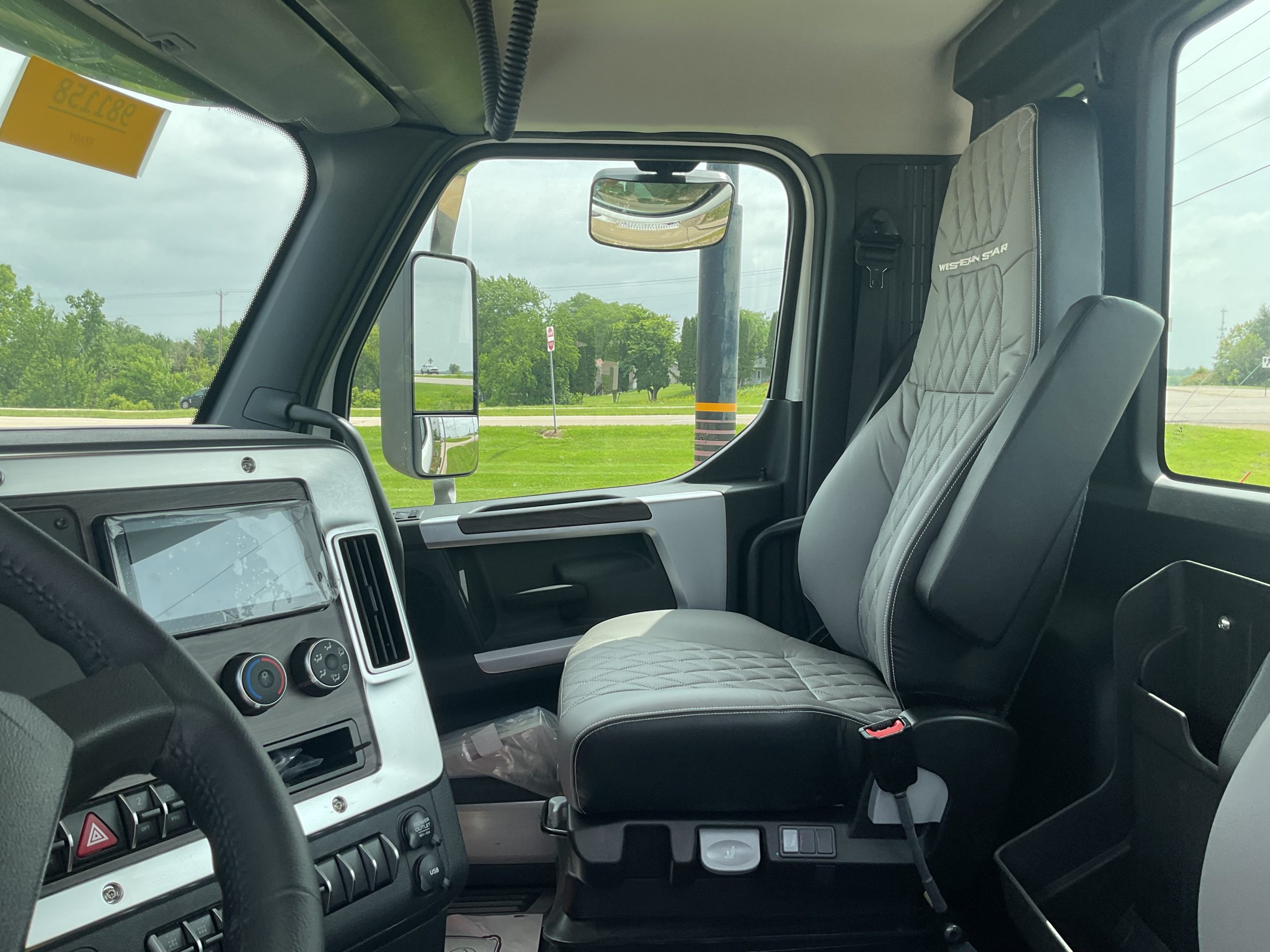 2027 Western Star - image 5 of 6