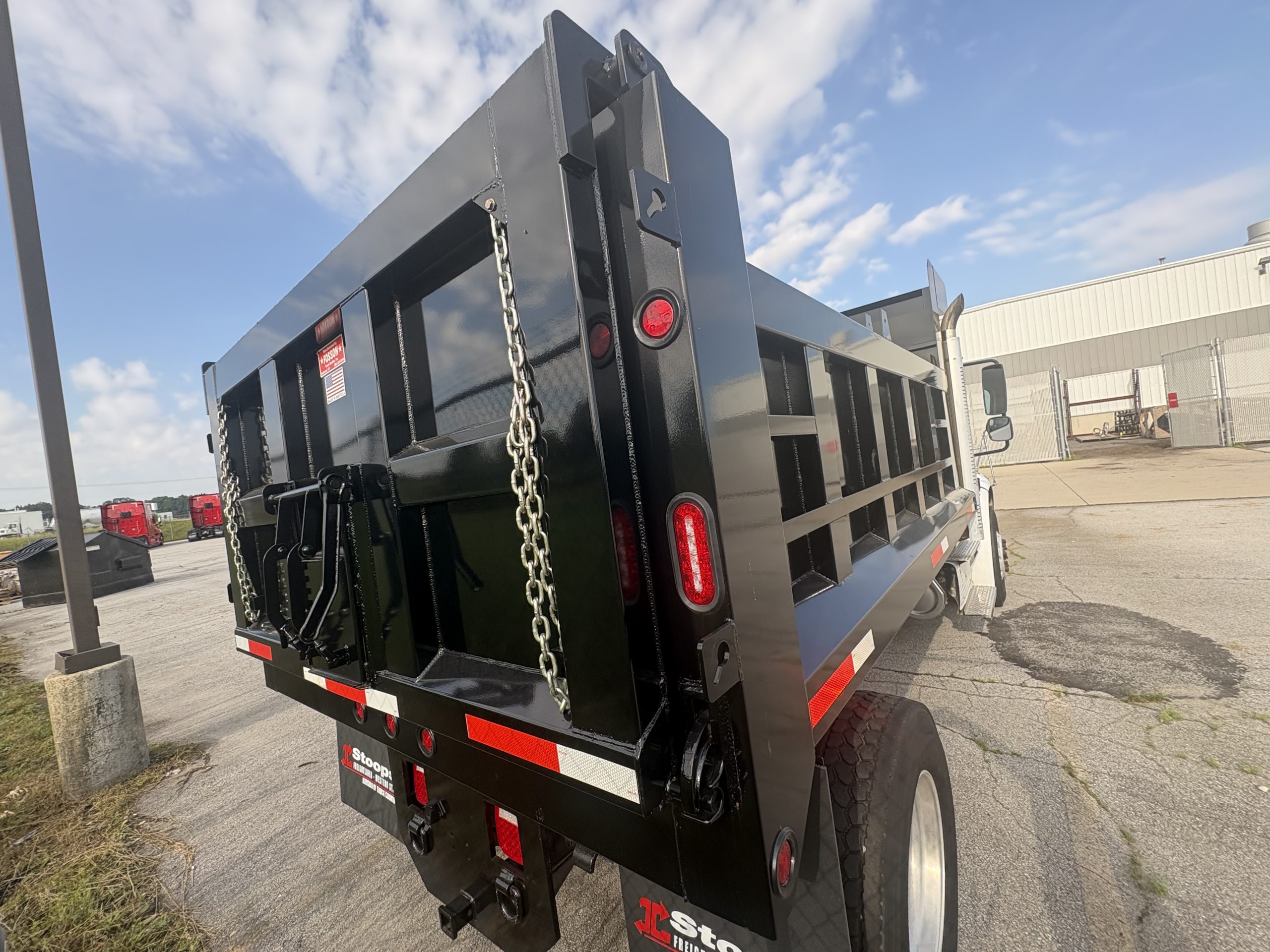 2018 Freightliner M2 106 2018 Freightliner M2 106 - image 4 of 6