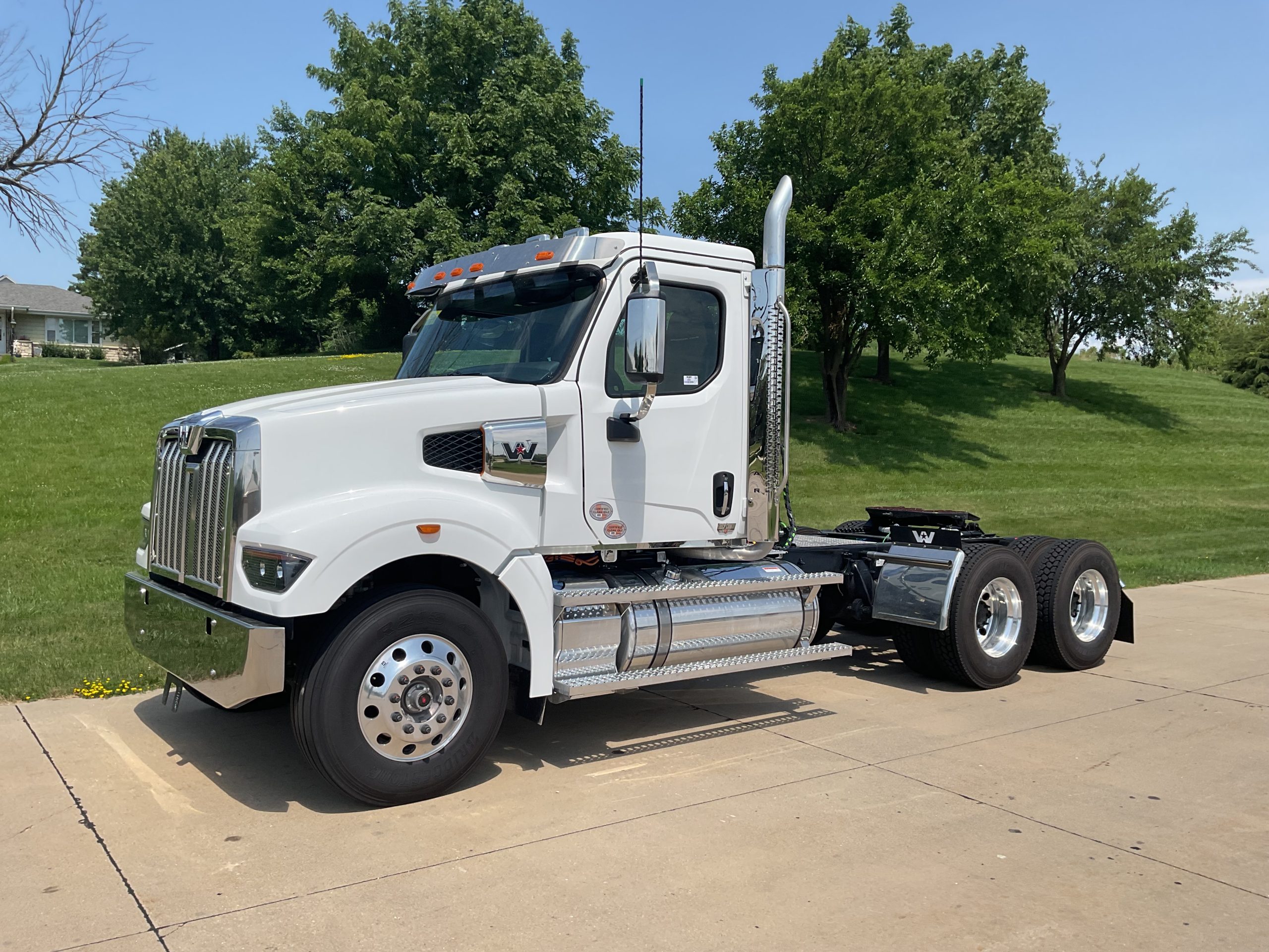 2027 Western Star 2027 Western Star - image 1 of 6