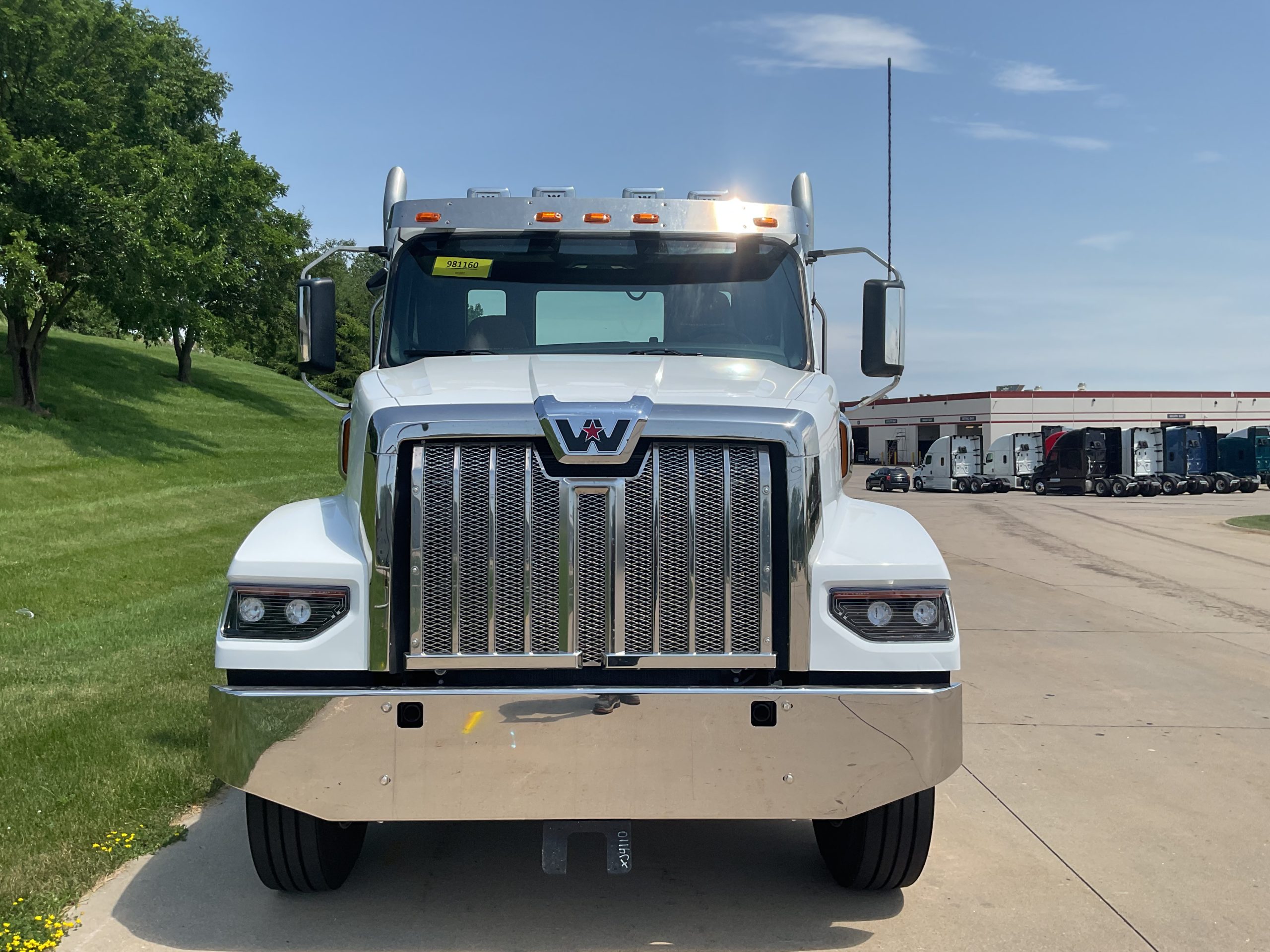 2027 Western Star 2027 Western Star - image 2 of 6
