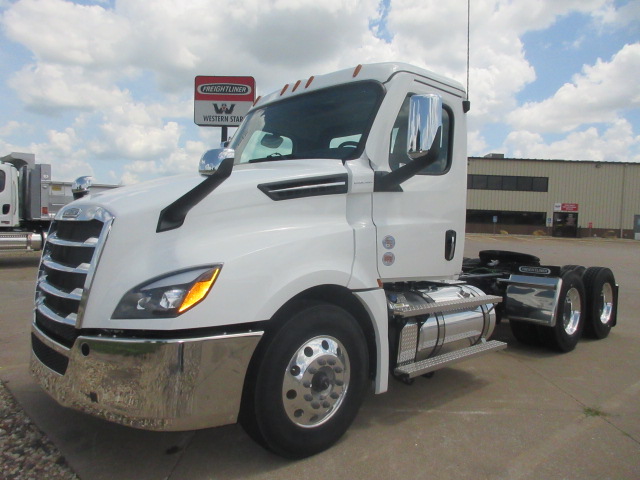 2027 Freightliner PT126DC 2027 Freightliner PT126DC - image 2 of 6