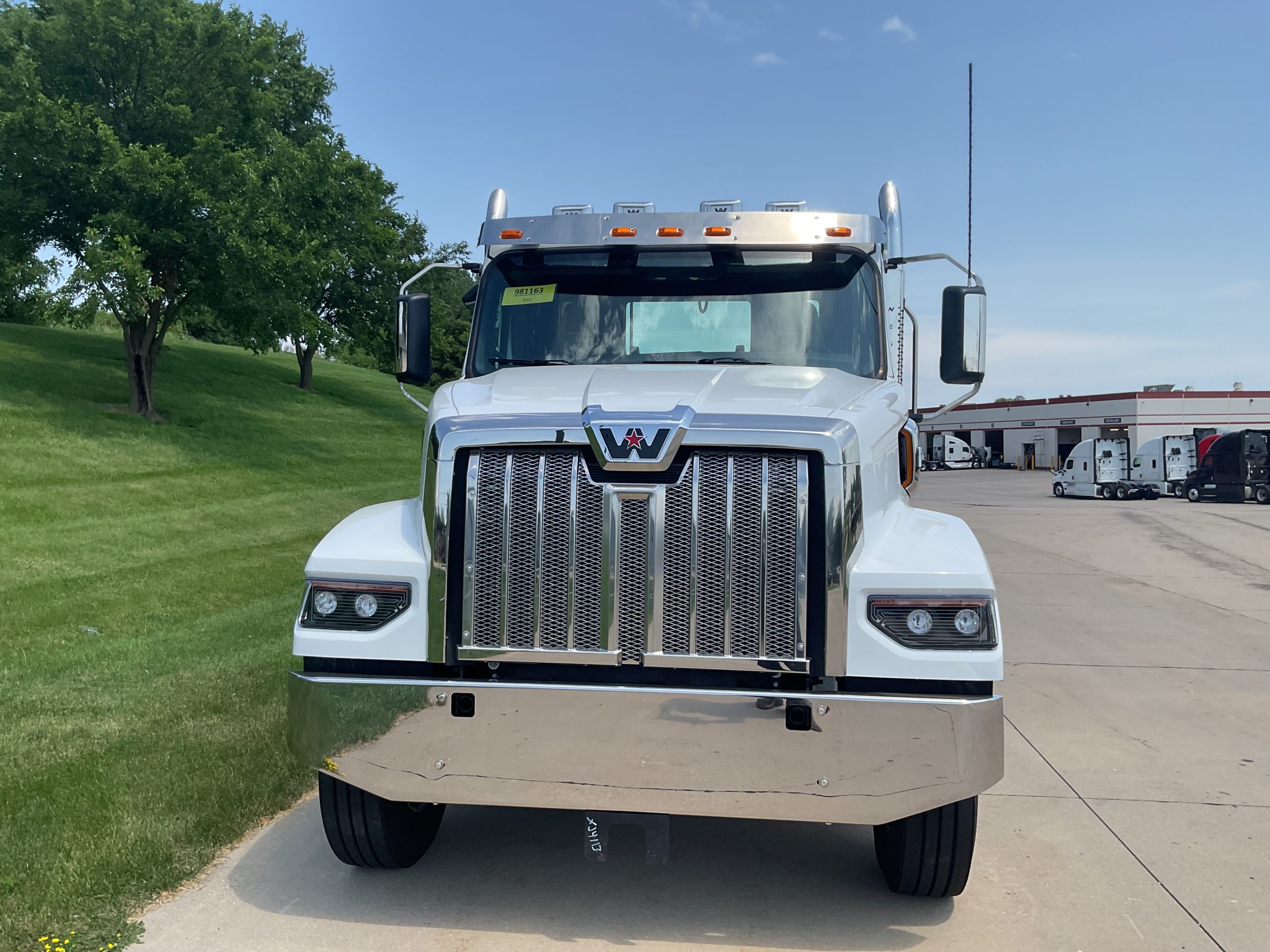 2027 Western Star - image 2 of 6