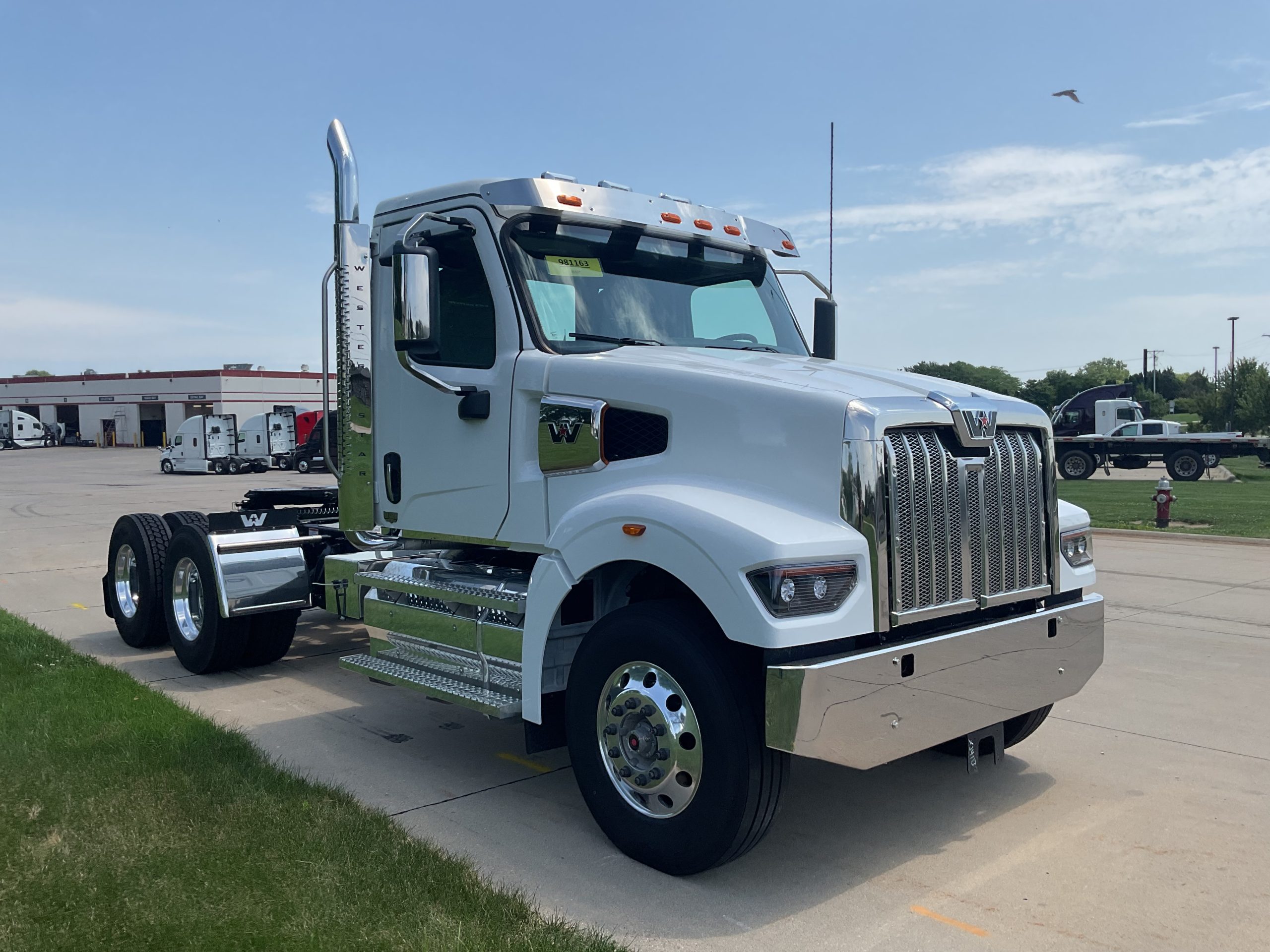 2027 Western Star - image 3 of 6