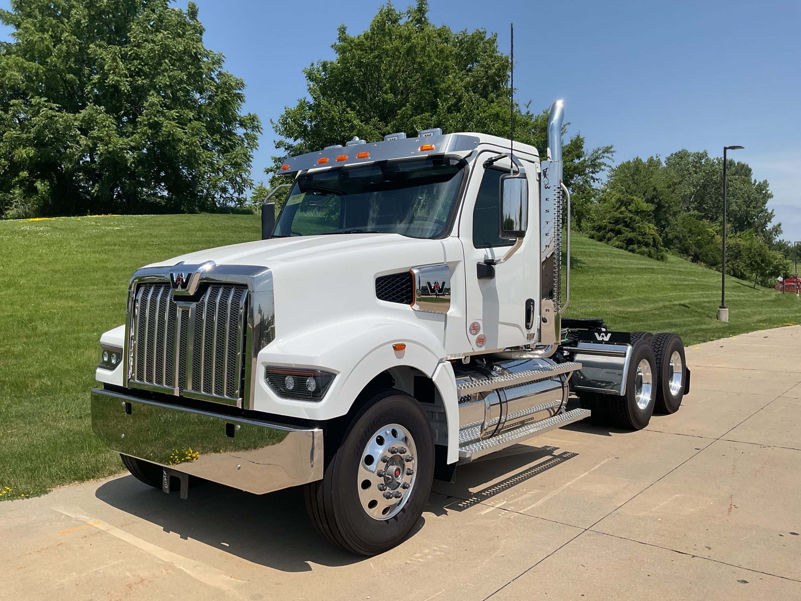 2027 Western Star - image 1 of 6