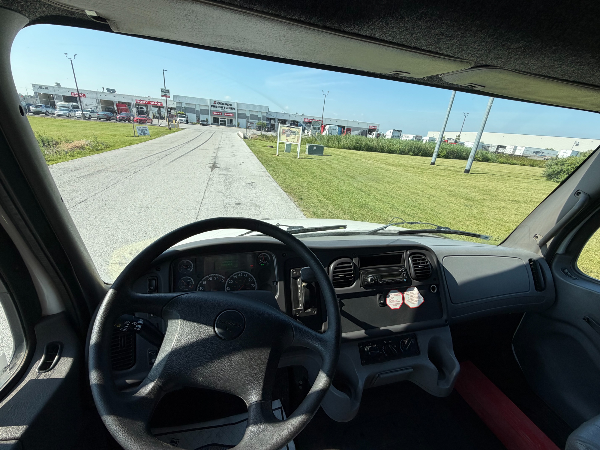 2017 Freightliner M2 106 2017 Freightliner M2 106 - image 3 of 6