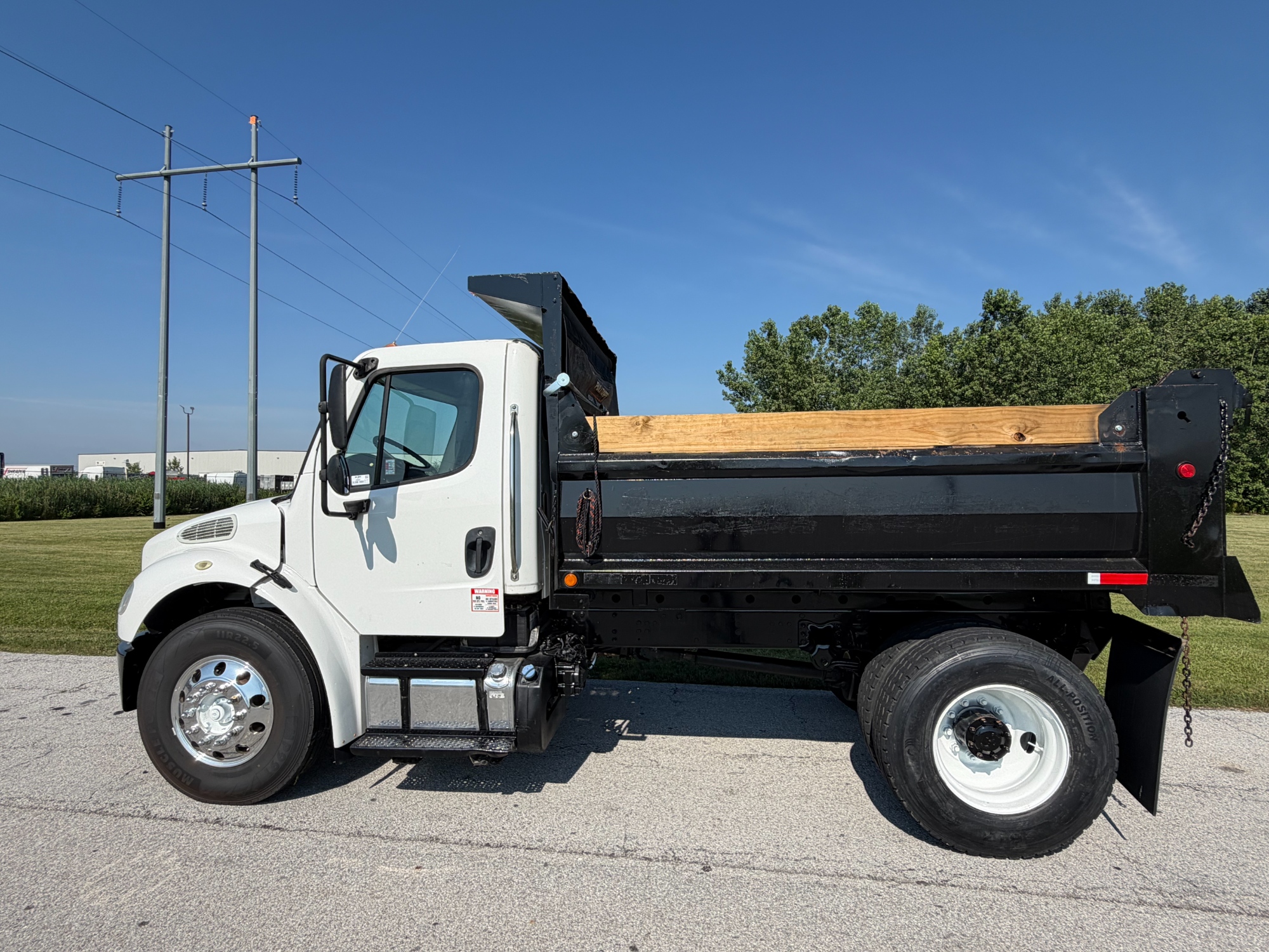 2017 Freightliner M2 106 2017 Freightliner M2 106 - image 5 of 6