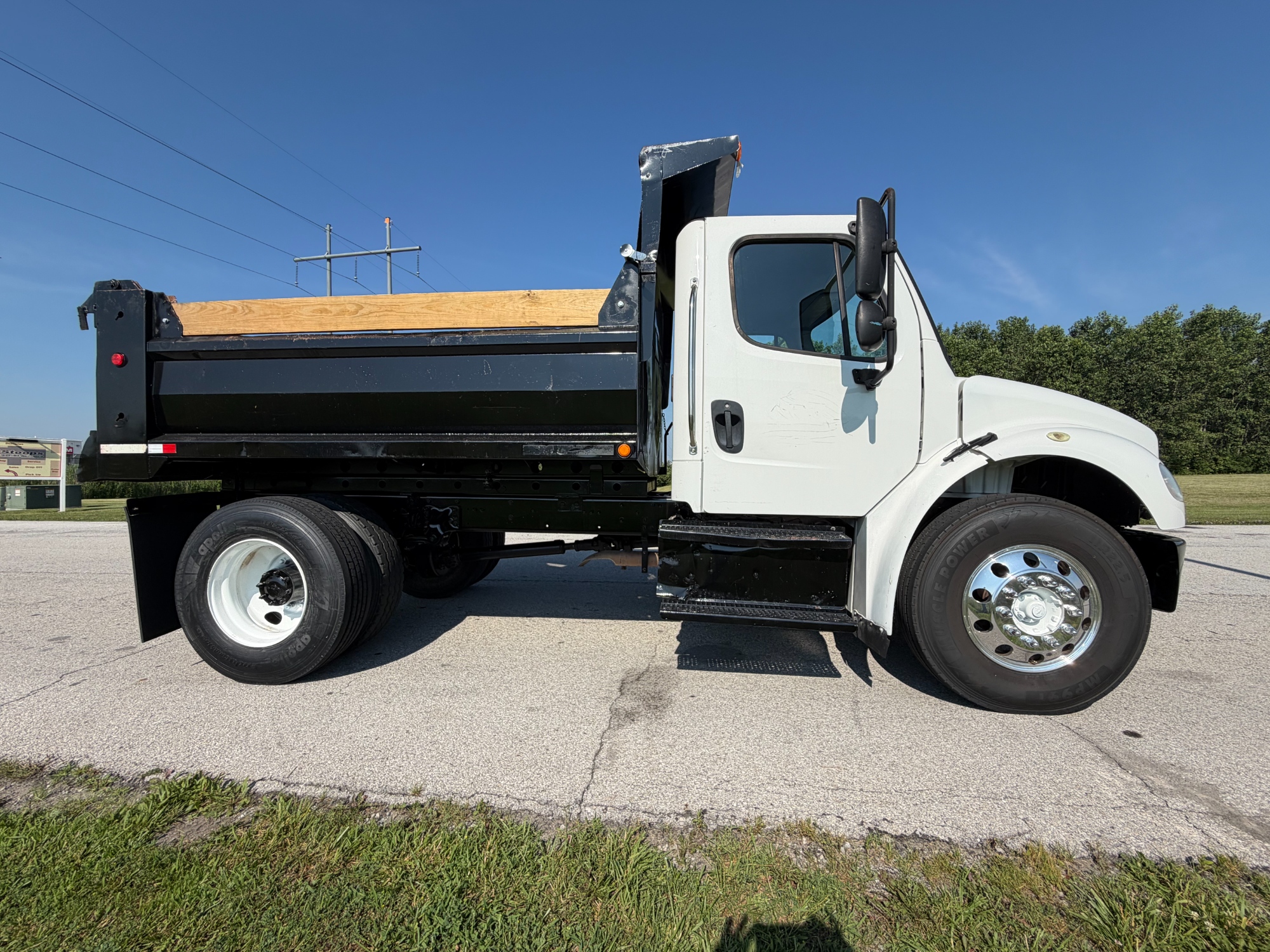 2017 Freightliner M2 106 2017 Freightliner M2 106 - image 4 of 6