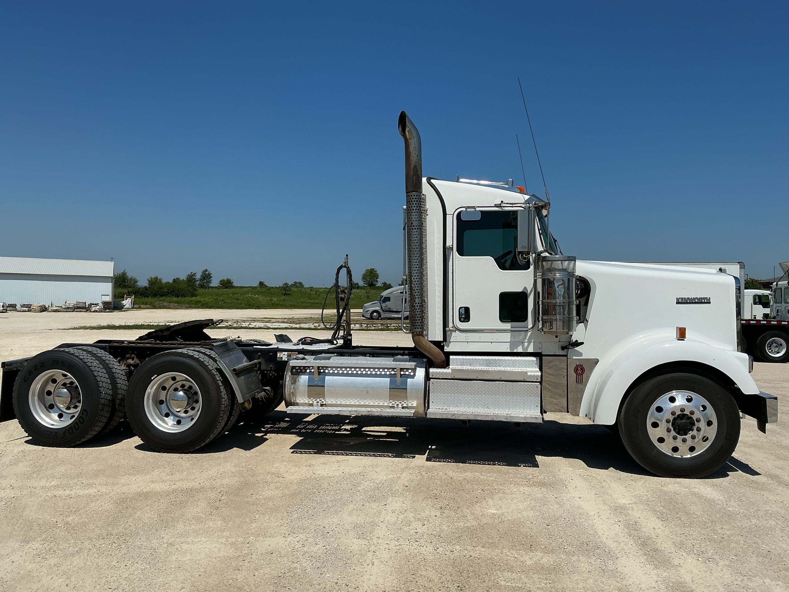 2018 Kenworth W900 2018 Kenworth W900 - image 2 of 6