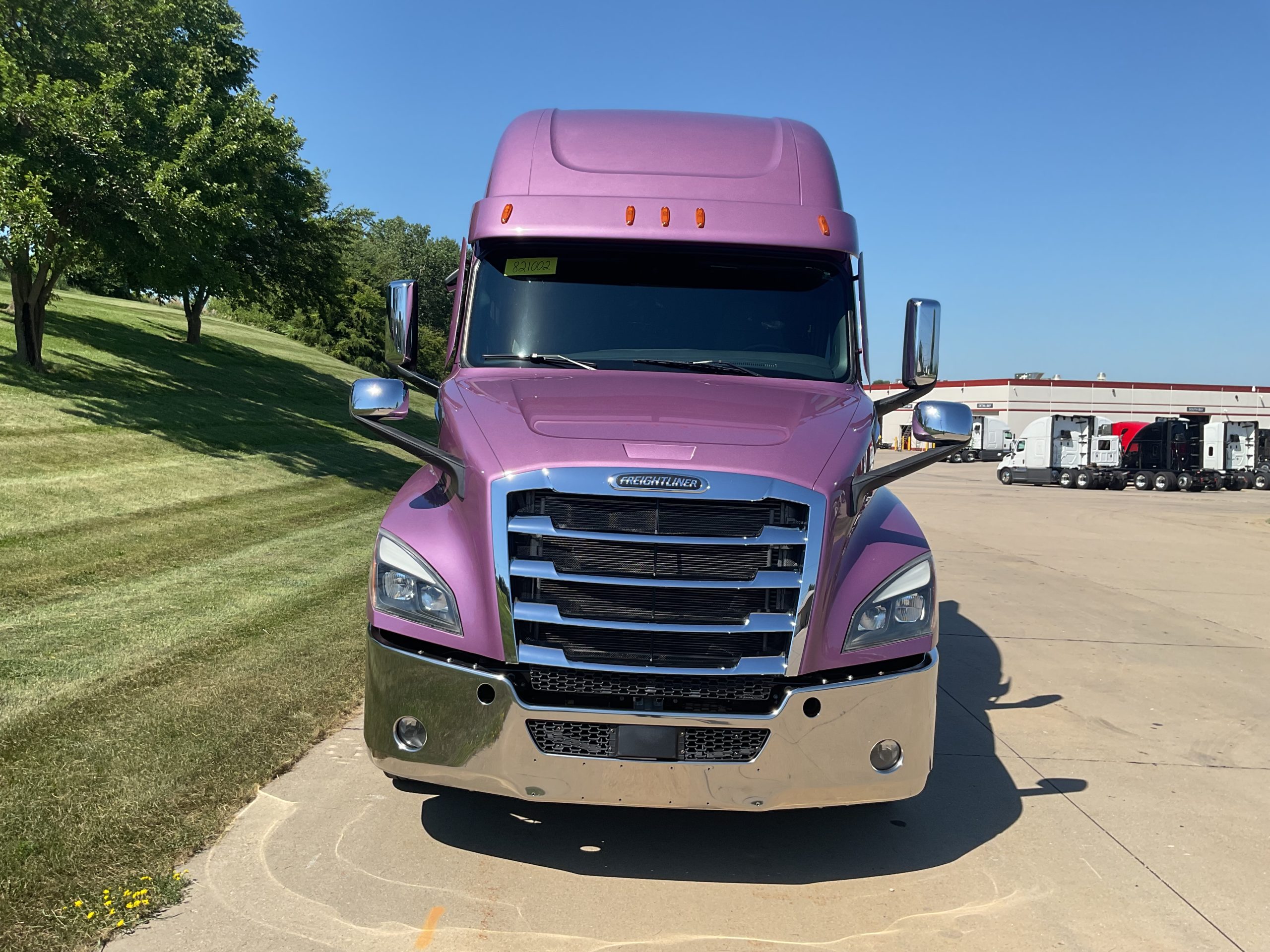 2024 Freightliner PT126SLP 2024 Freightliner PT126SLP - image 2 of 6