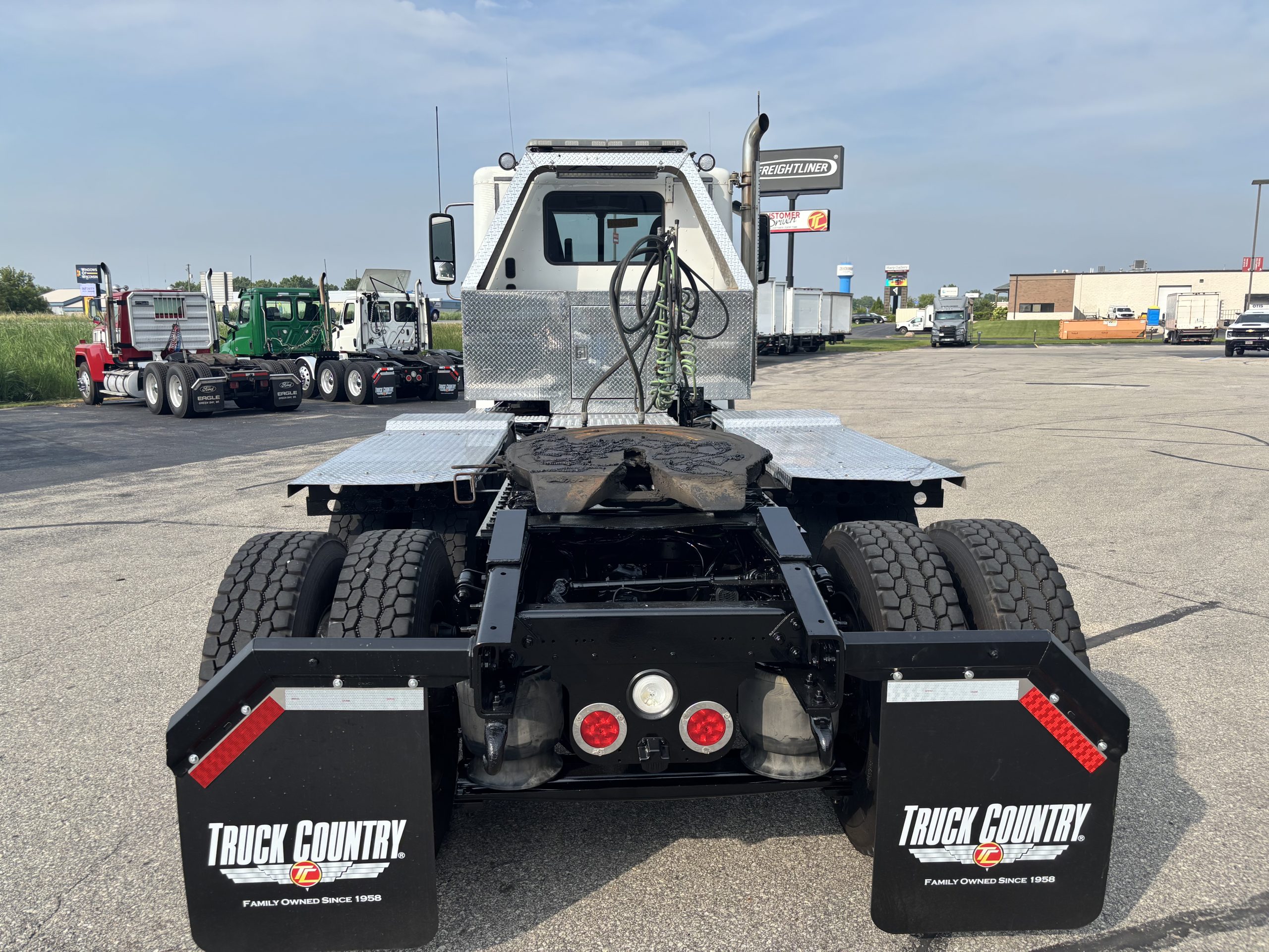 2020 Freightliner 122SD 2020 Freightliner 122SD - image 4 of 6