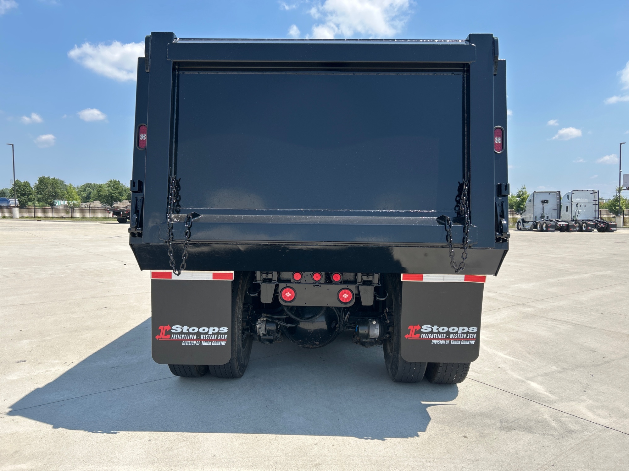 2022 Freightliner 114SD 2022 Freightliner 114SD - image 4 of 5