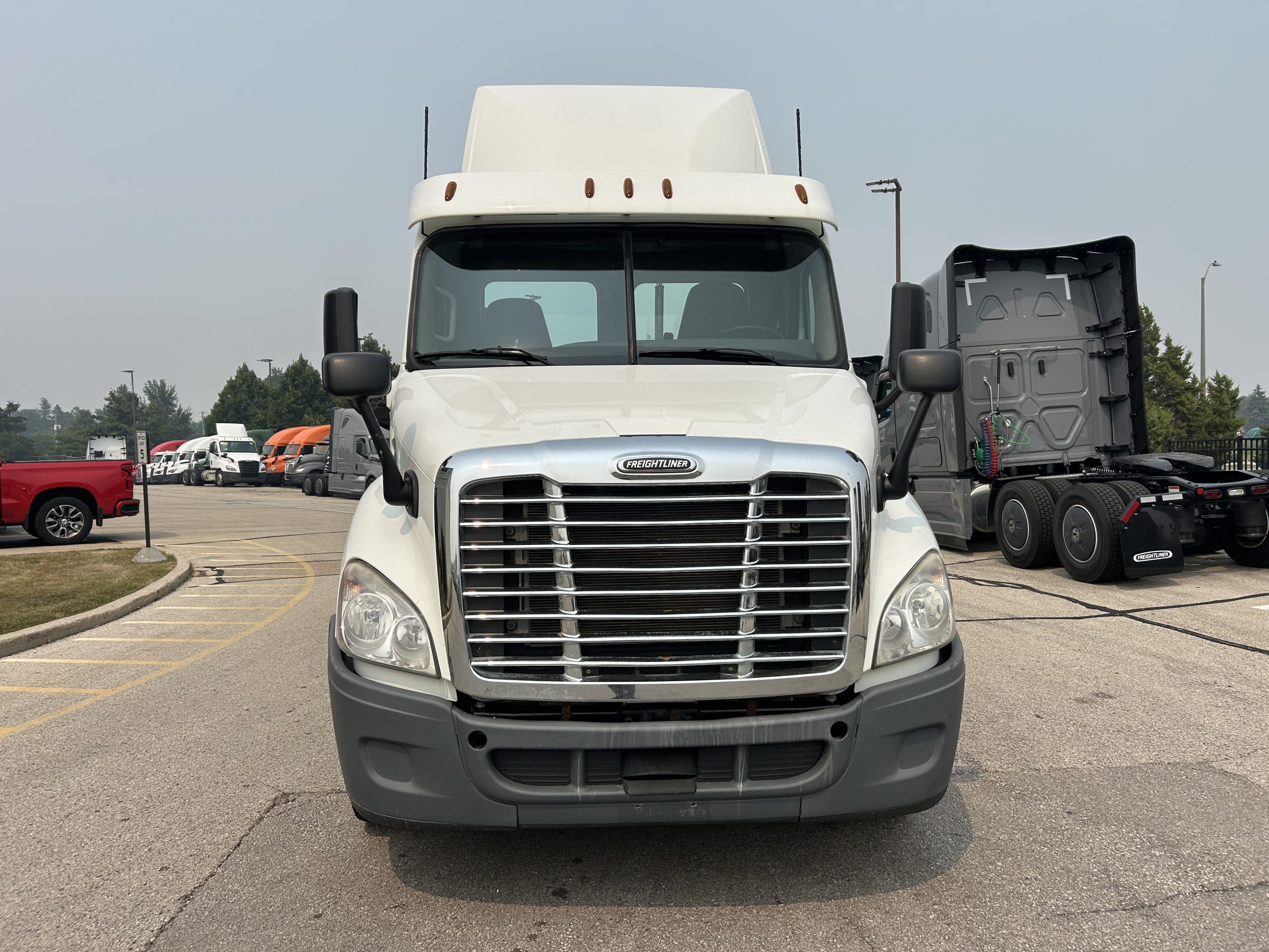 2018 Freightliner CA113 2018 Freightliner CA113 - image 2 of 6