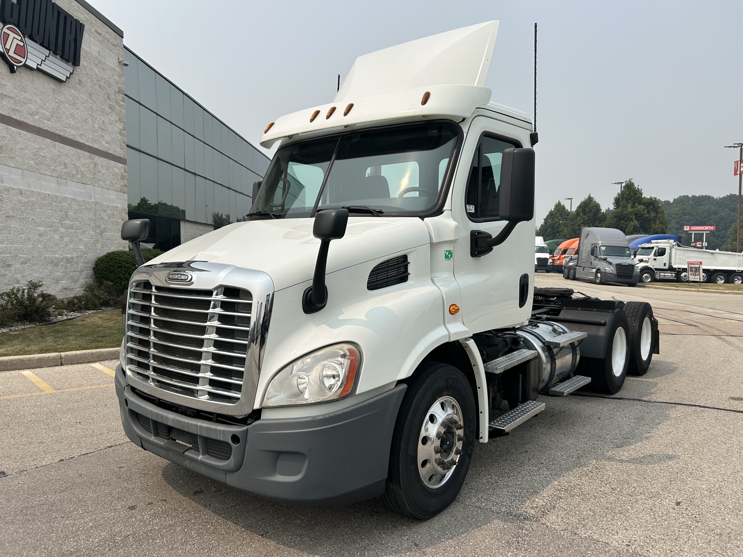 2018 Freightliner CA113 2018 Freightliner CA113 - image 1 of 6