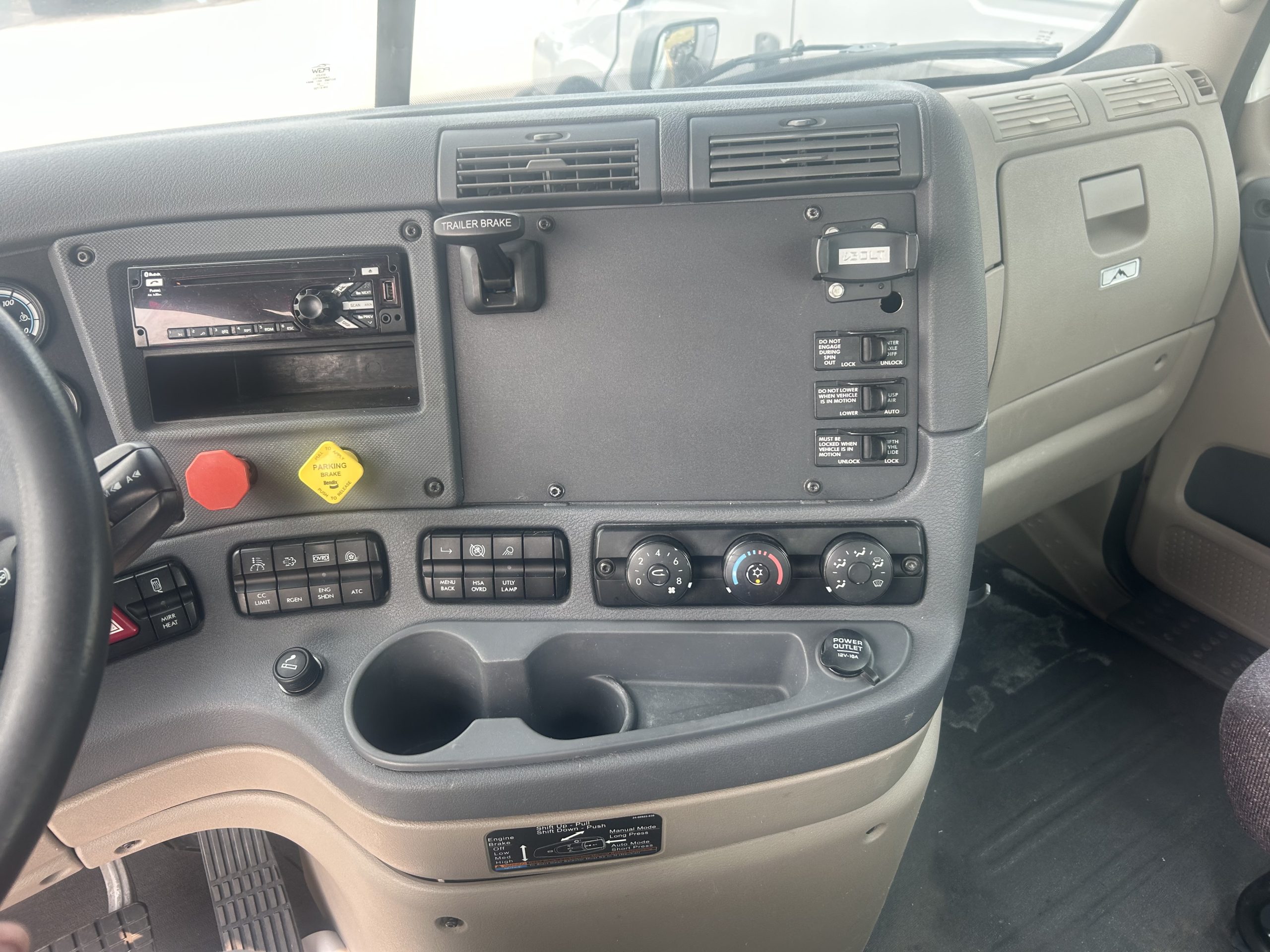 2018 Freightliner CA113 068Rf00000iliDz 2018 Freightliner CA113 068Rf00000iliDz