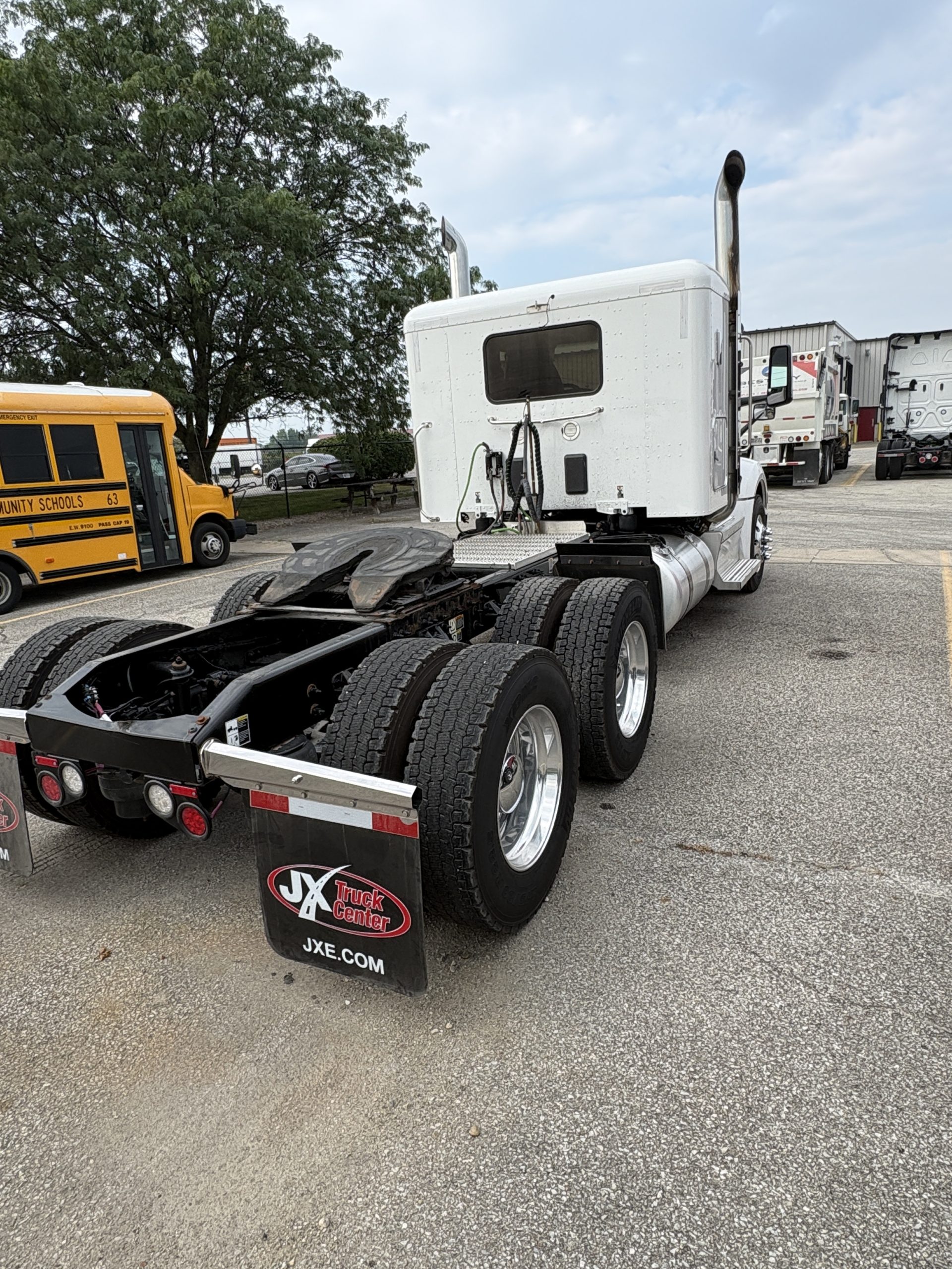 2023 Peterbilt 579 - image 6 of 6