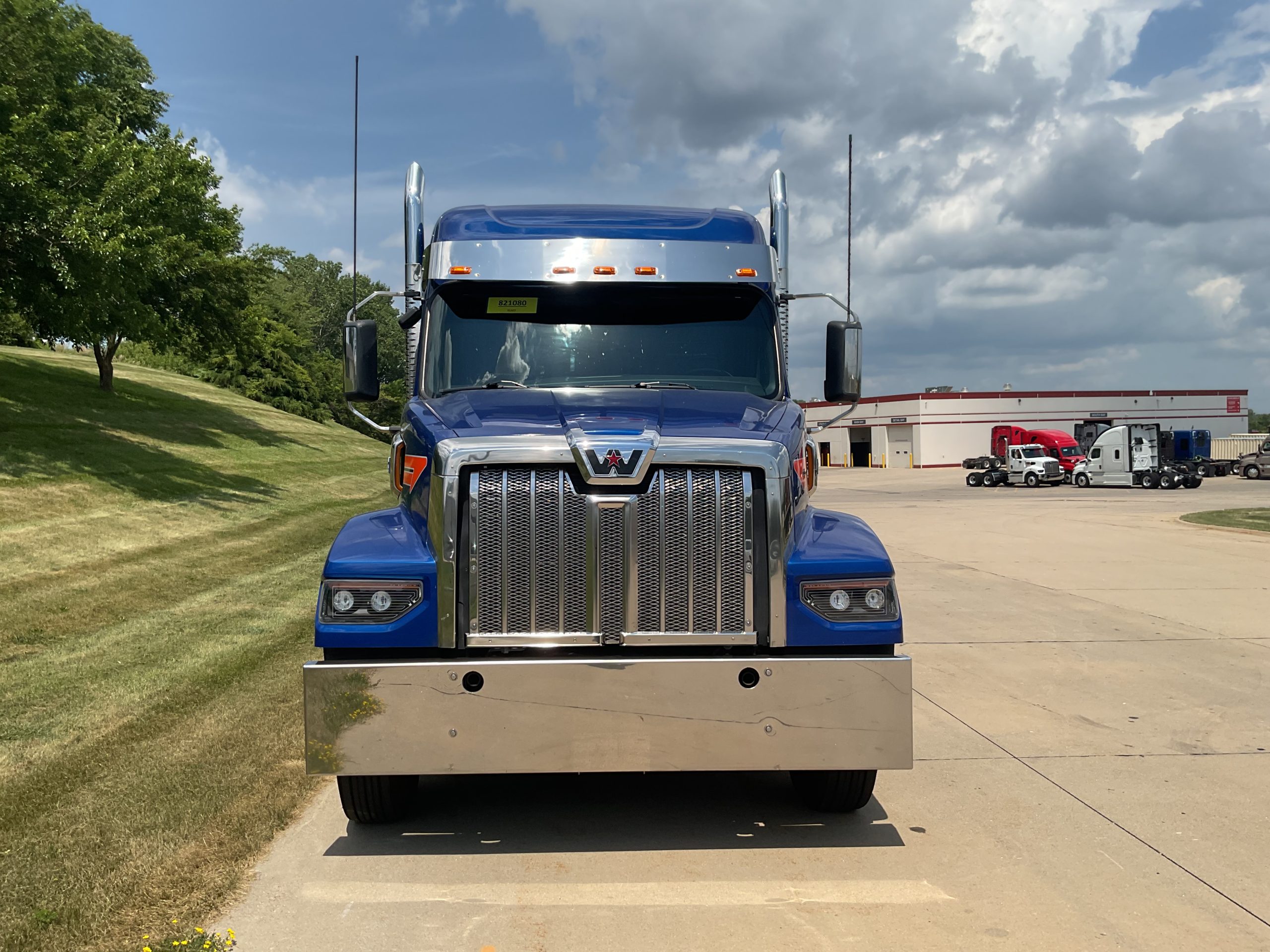 2024 Western Star 49X 2024 Western Star 49X - image 2 of 6
