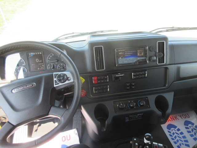 2027 Freightliner M2 106 in Davenport, IA — photo 5