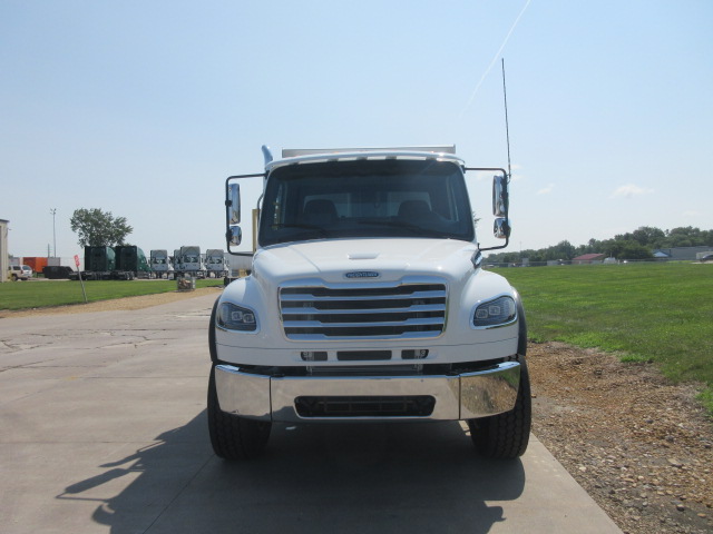 2027 Freightliner M2 106 in Davenport, IA — photo 3