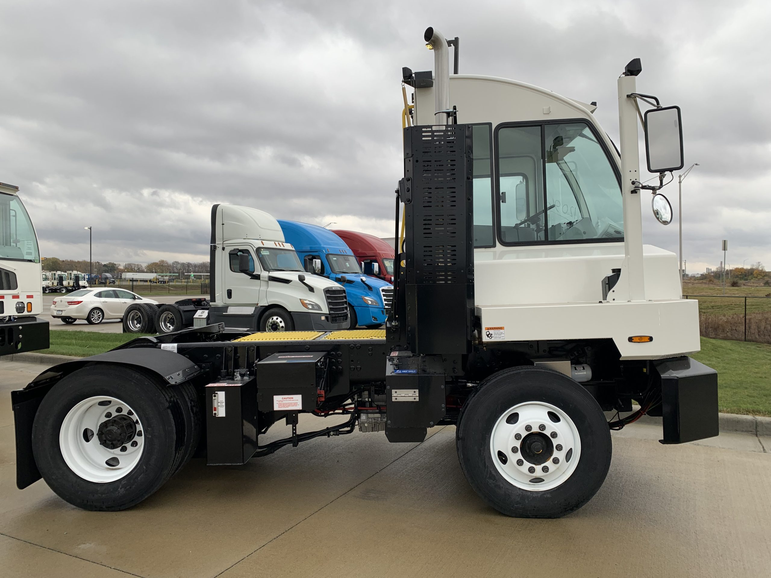 2027 Autocar ACTT42 2027 Autocar ACTT42 - image 3 of 4