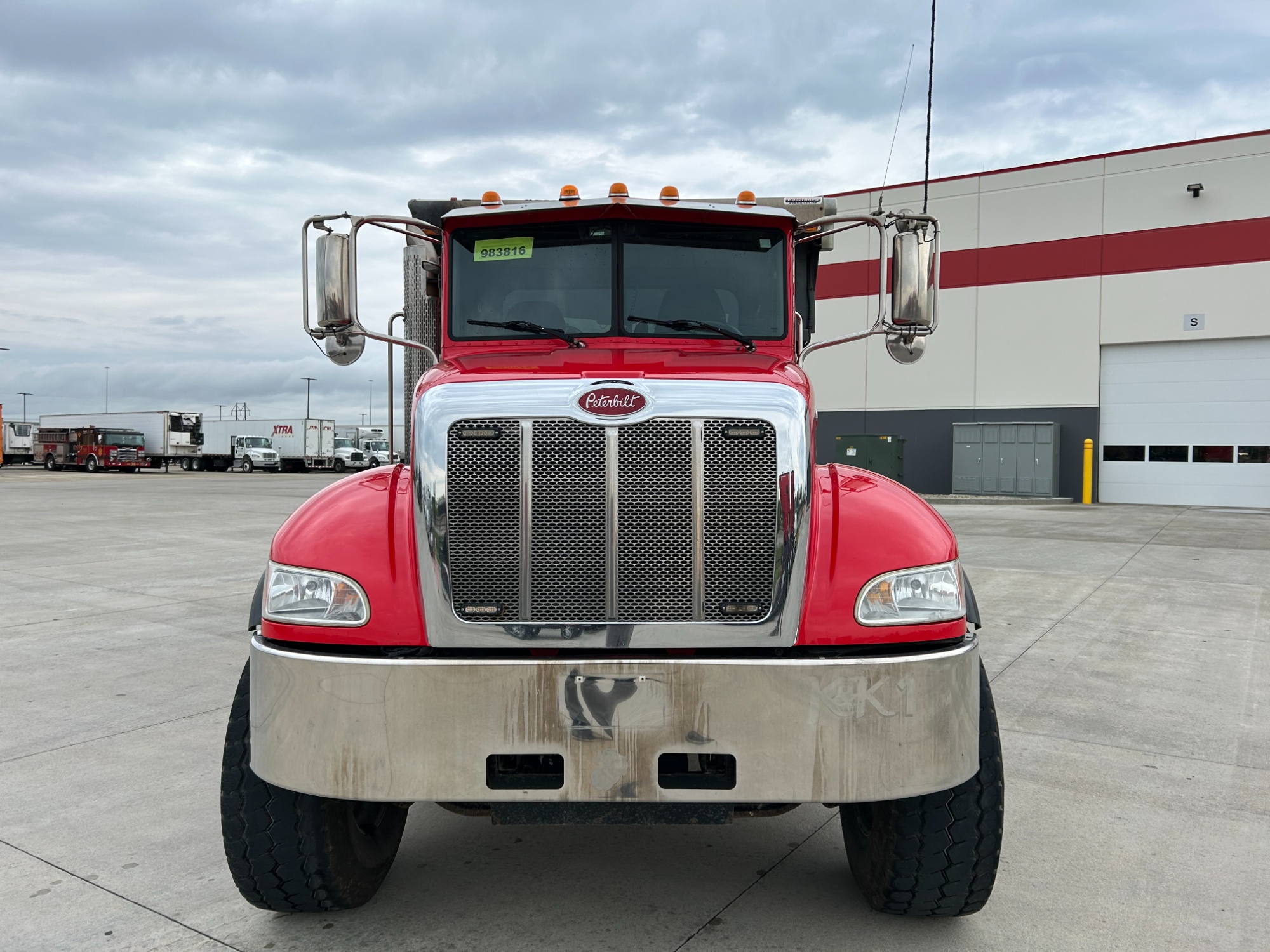 2019 Peterbilt 348 2019 Peterbilt 348 - image 3 of 6