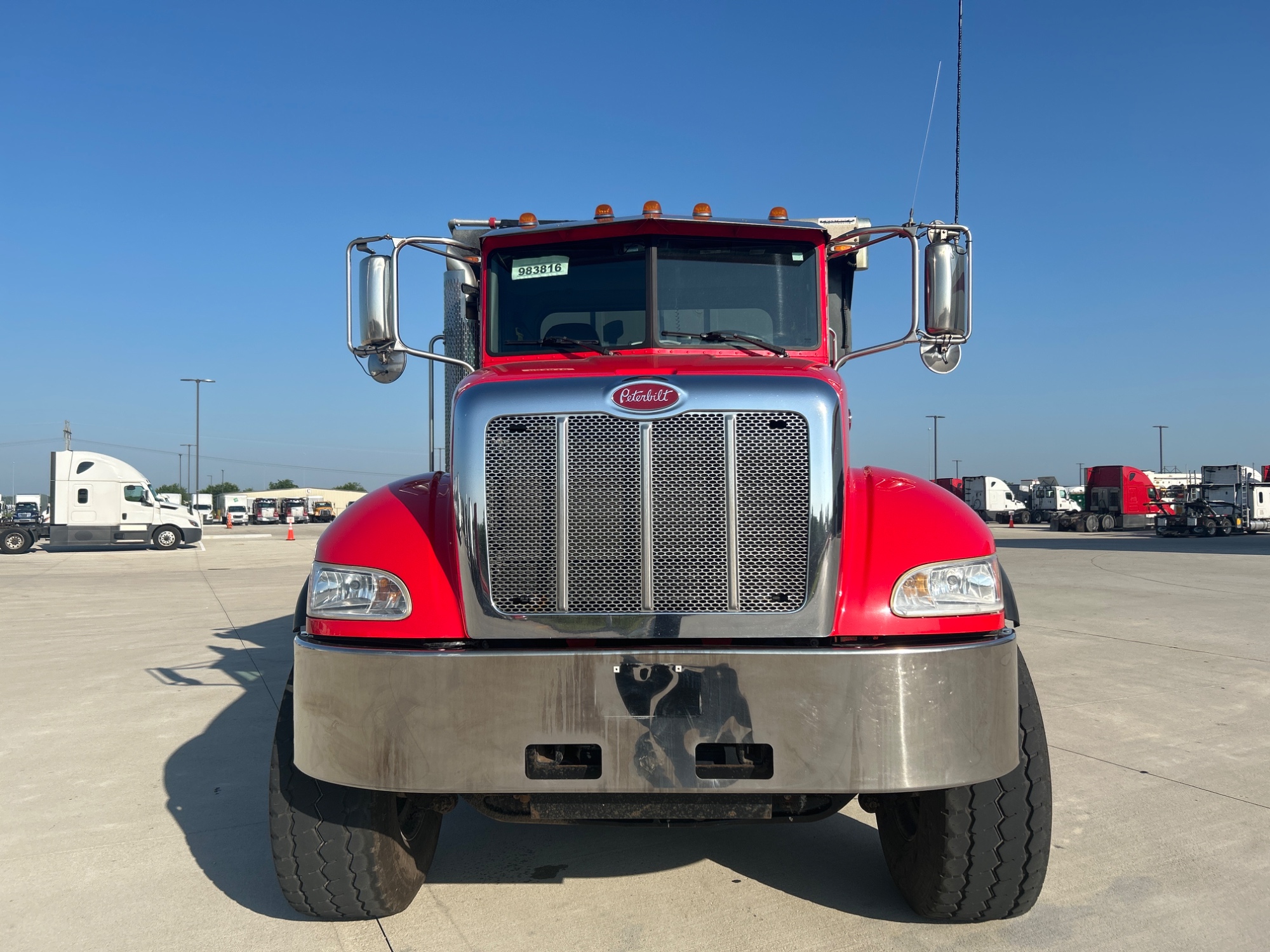 2019 Peterbilt 348 2019 Peterbilt 348 - image 4 of 6