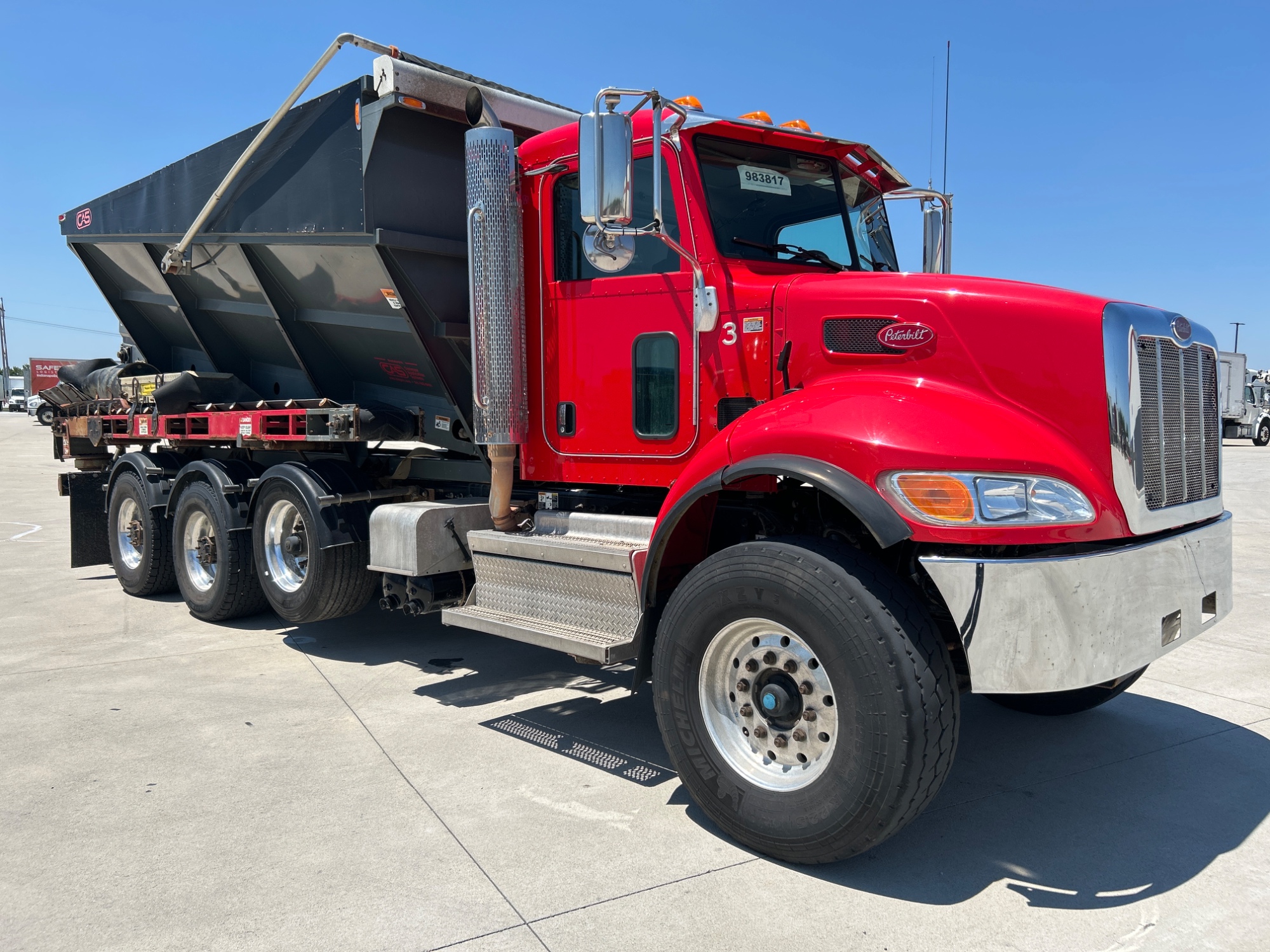 2019 Peterbilt 348 2019 Peterbilt 348 - image 5 of 6