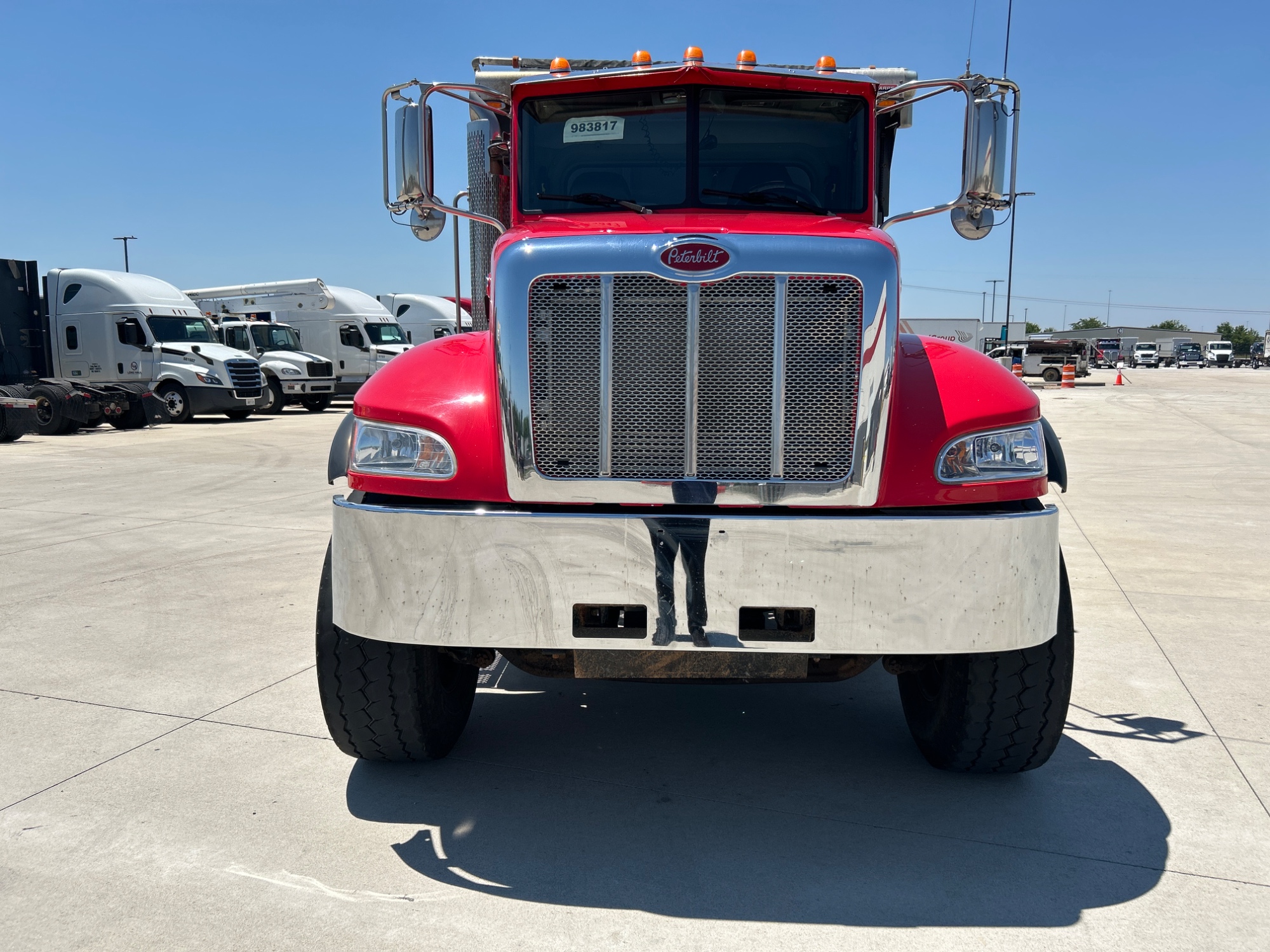 2019 Peterbilt 348 2019 Peterbilt 348 - image 4 of 6
