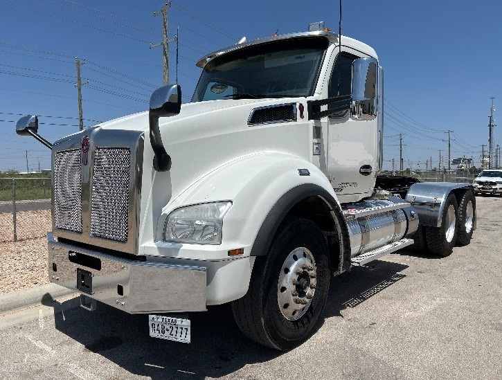 2021 Kenworth T880 2021 Kenworth T880 - image 1 of 2