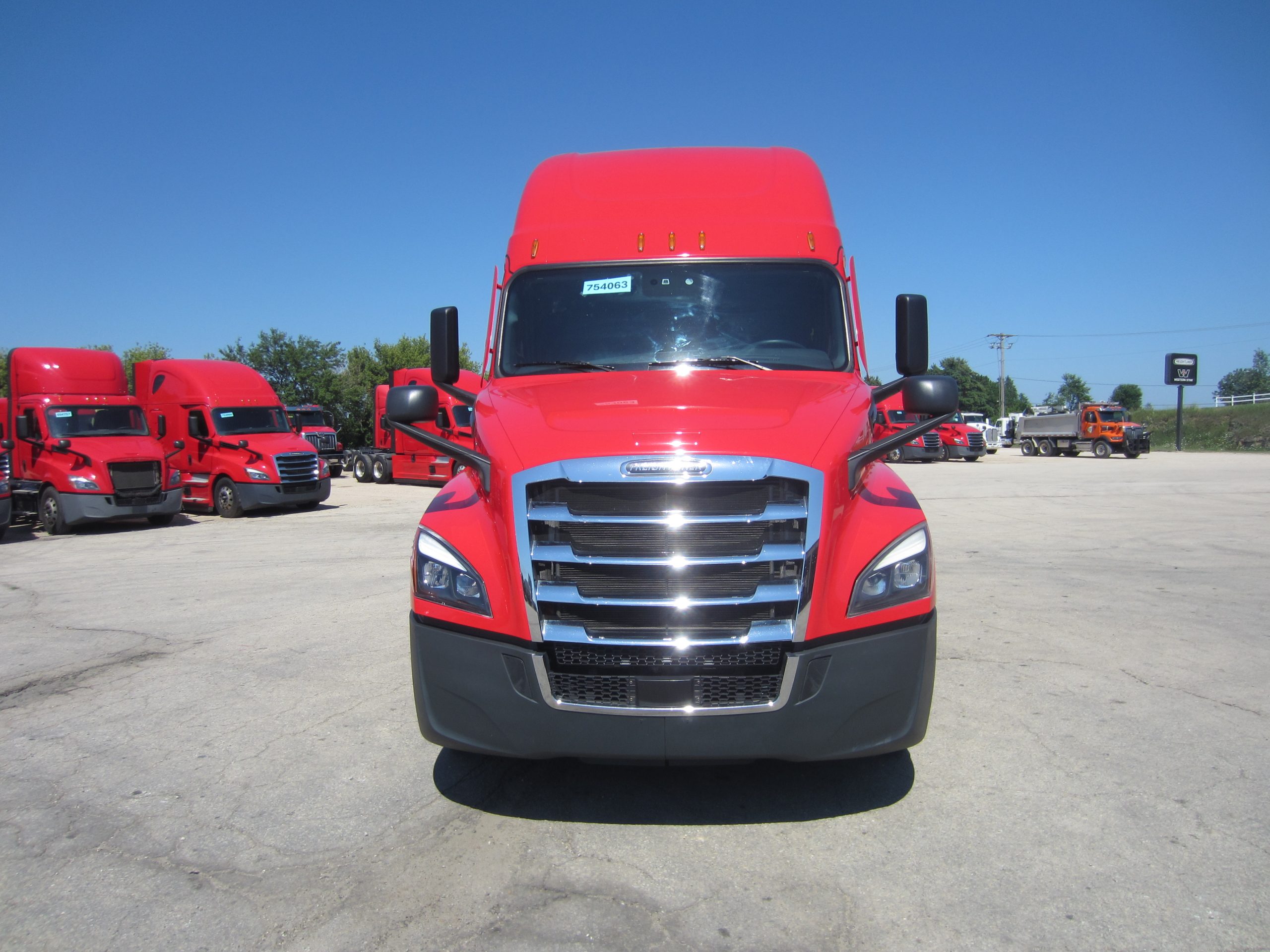 2023 Freightliner PT126SLP 2023 Freightliner PT126SLP - image 2 of 6