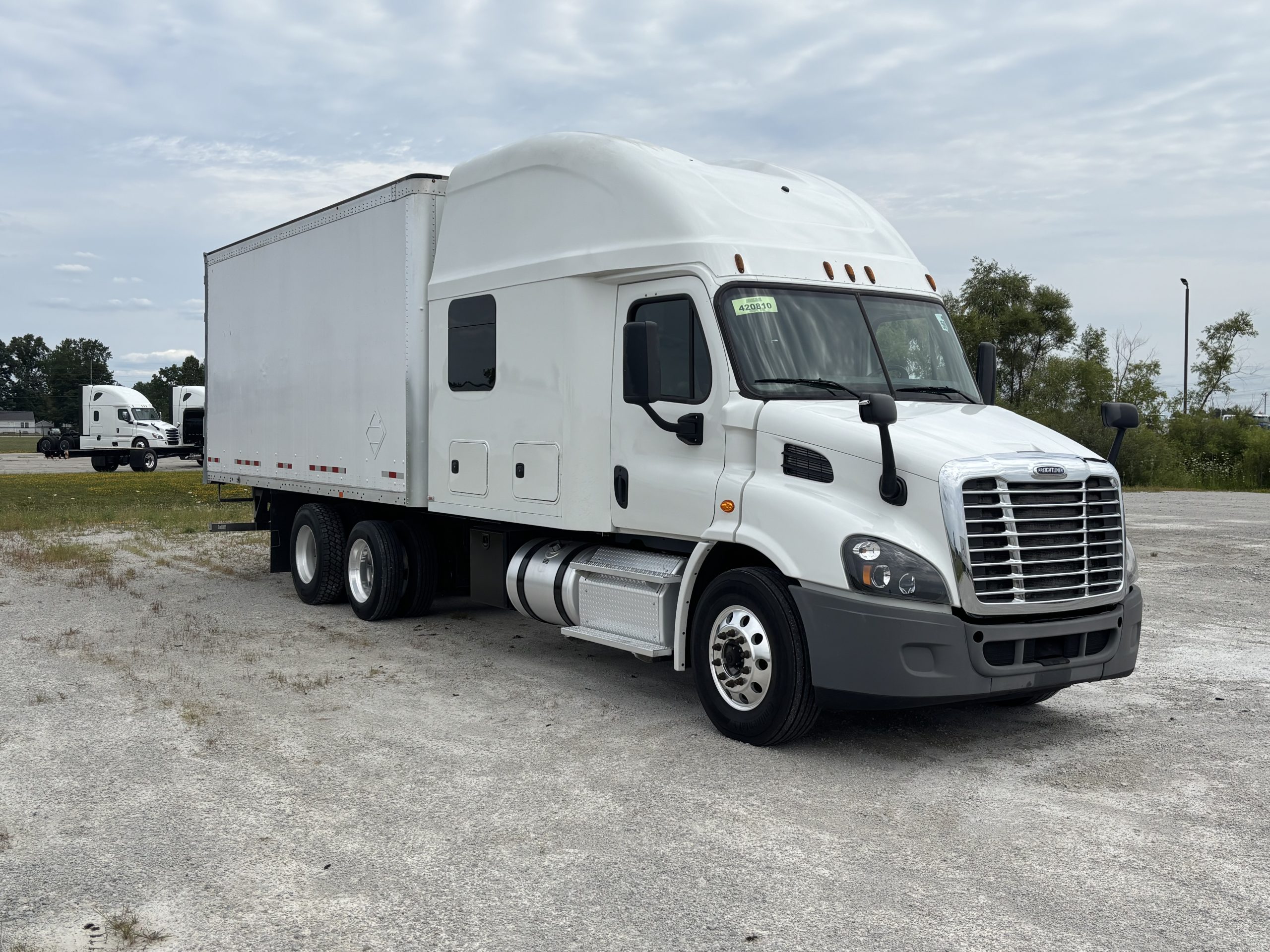 2016 Freightliner CA113 2016 Freightliner CA113 - image 3 of 6
