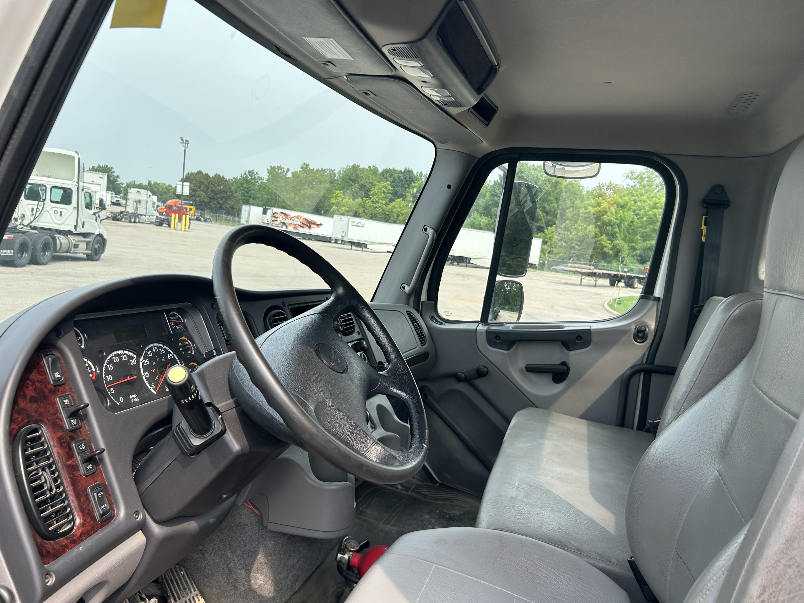 2022 Freightliner M2 106 2022 Freightliner M2 106 - image 3 of 5