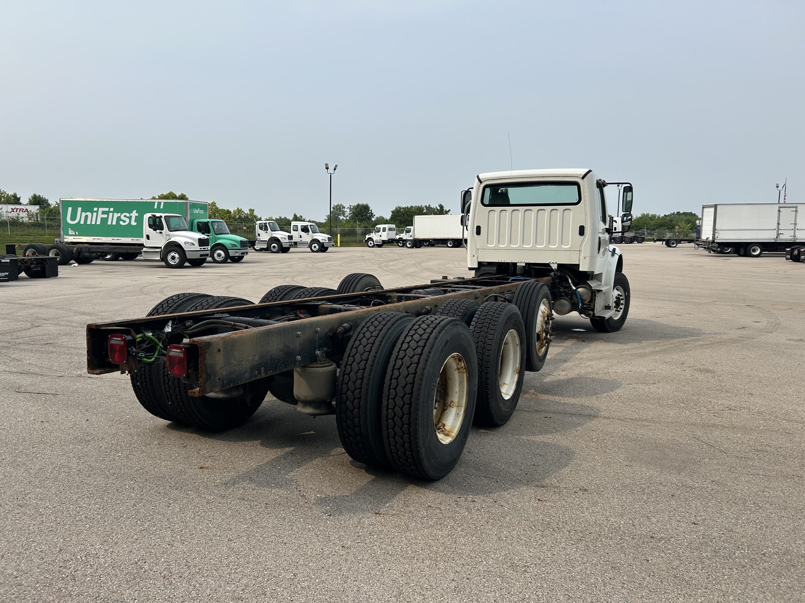 2022 Freightliner M2 106 2022 Freightliner M2 106 - image 4 of 5